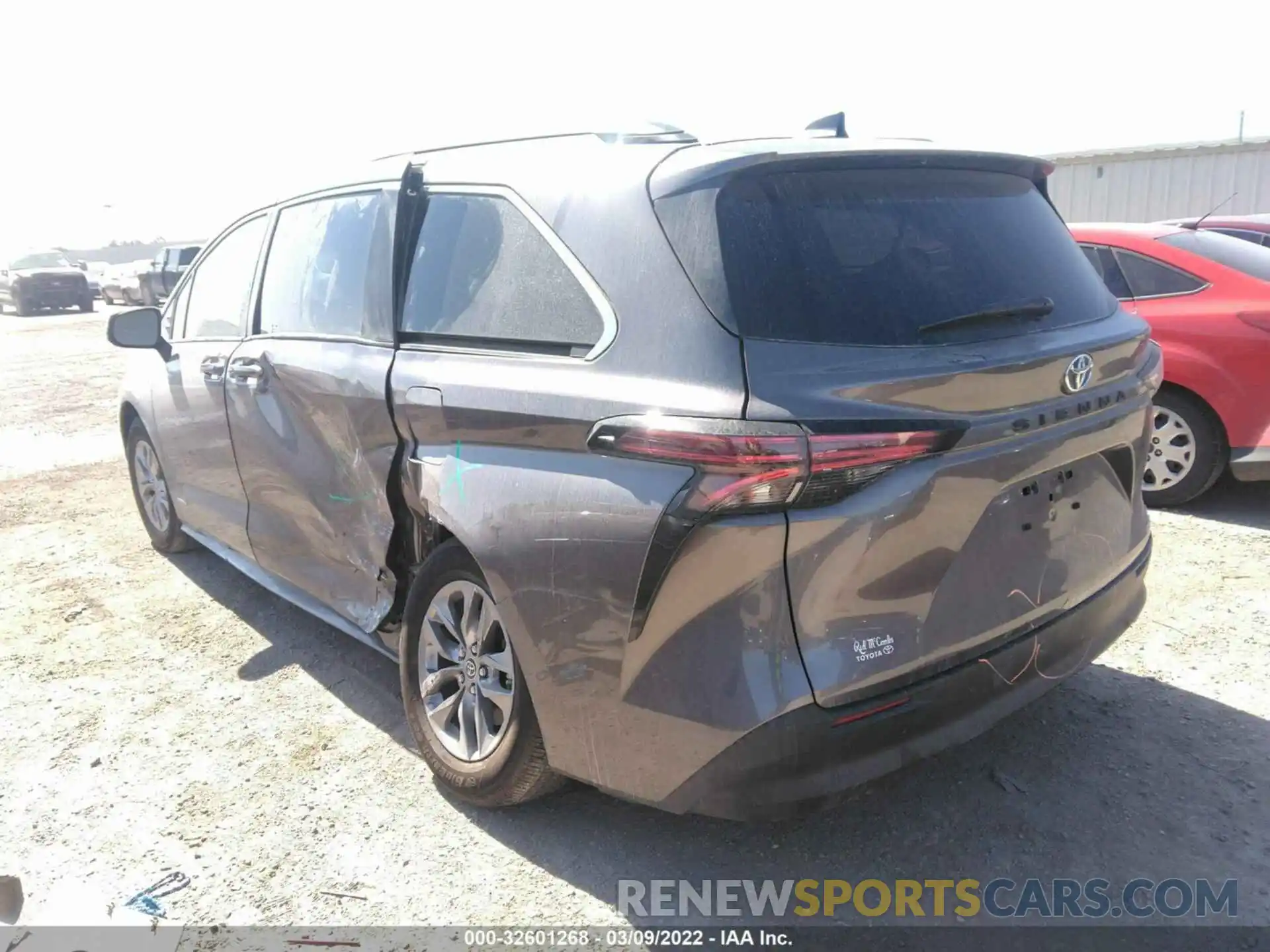 3 Фотография поврежденного автомобиля 5TDKRKEC7MS019371 TOYOTA SIENNA 2021