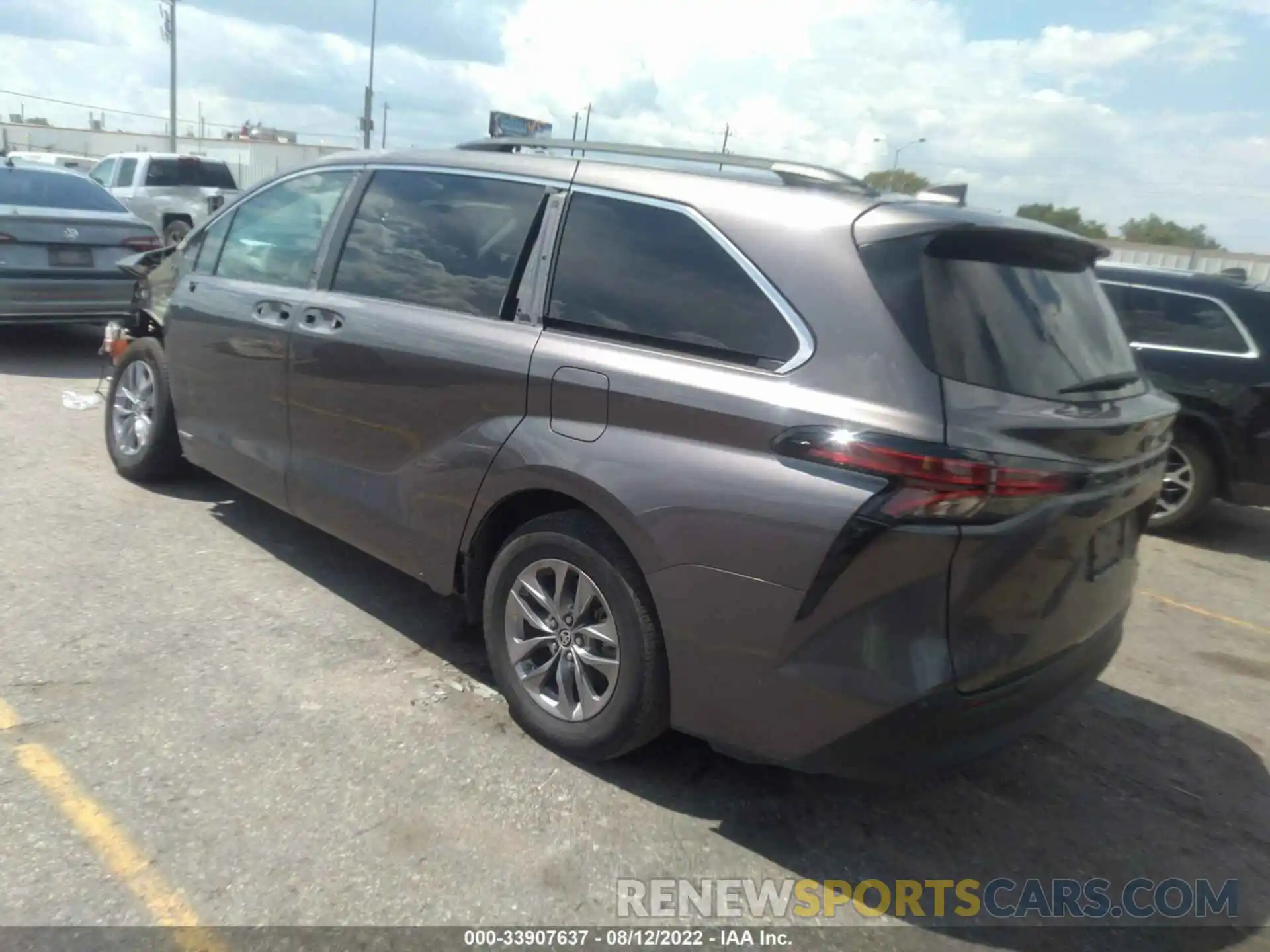 3 Photograph of a damaged car 5TDKRKEC7MS020827 TOYOTA SIENNA 2021