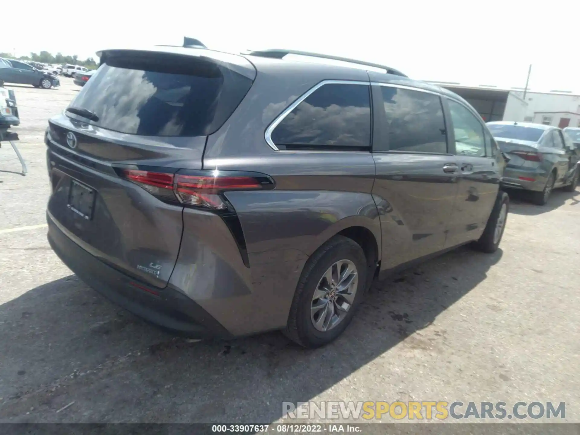 4 Photograph of a damaged car 5TDKRKEC7MS020827 TOYOTA SIENNA 2021