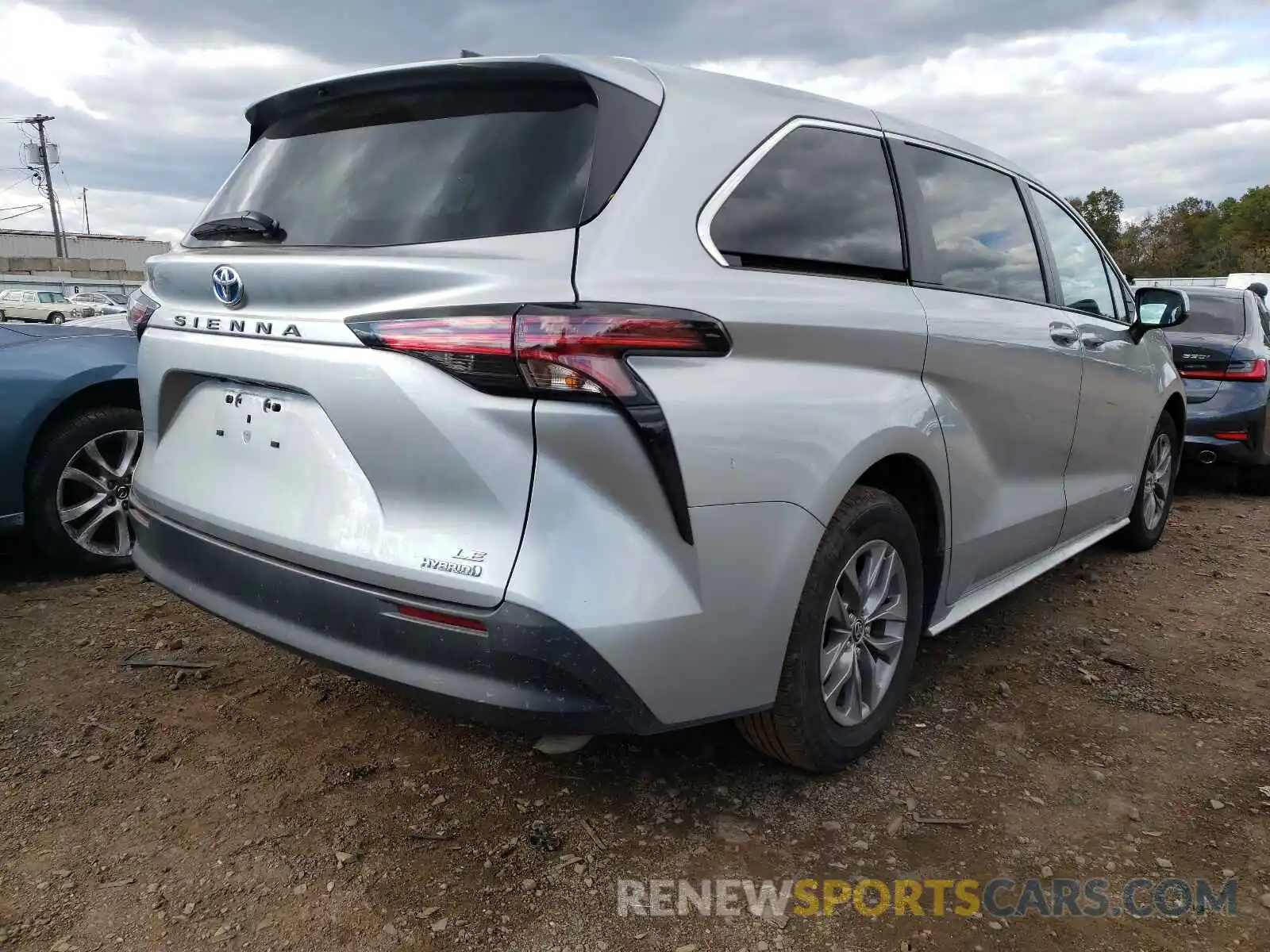 4 Photograph of a damaged car 5TDKRKEC7MS023906 TOYOTA SIENNA 2021