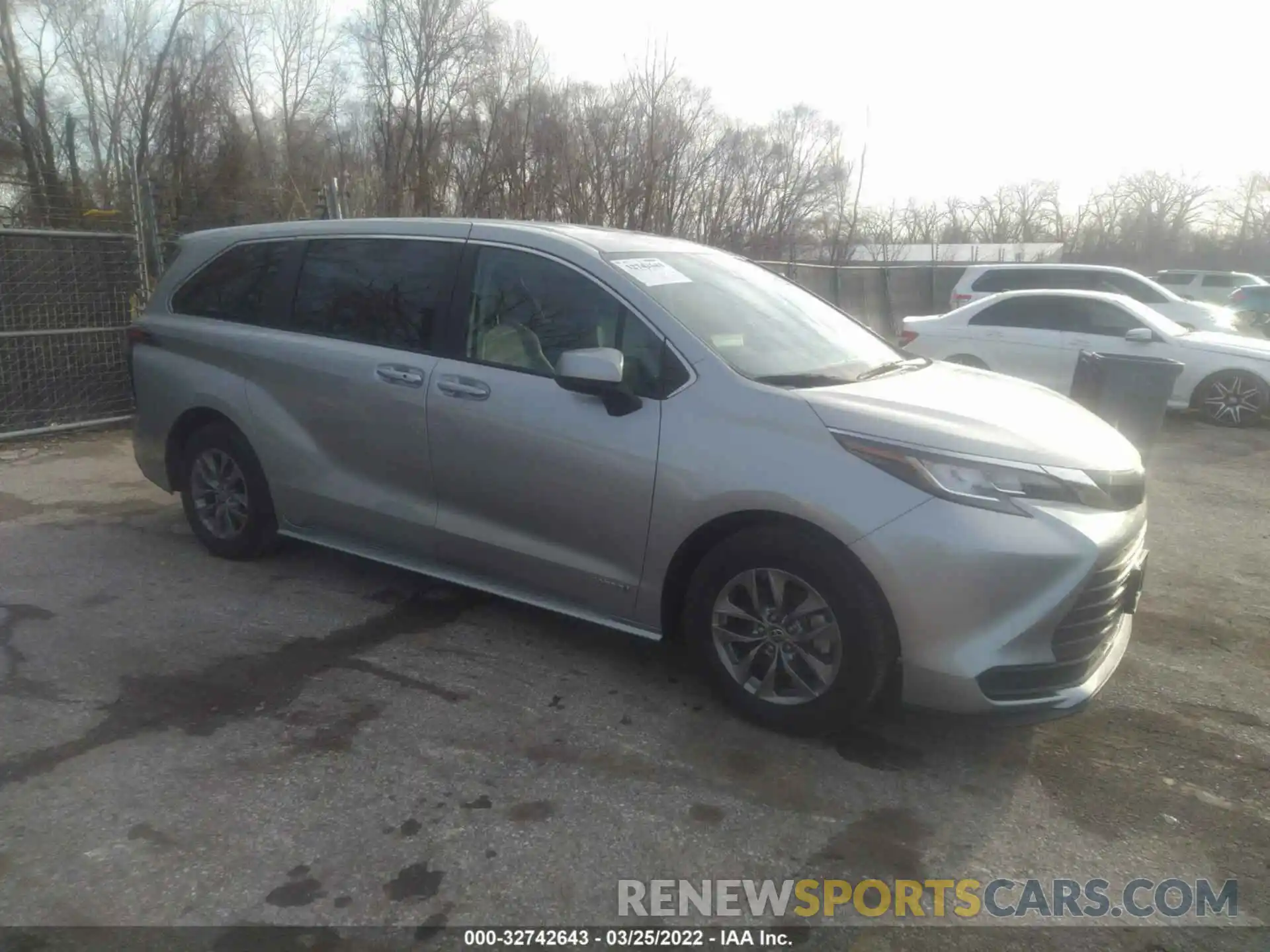 1 Photograph of a damaged car 5TDKRKEC7MS029253 TOYOTA SIENNA 2021