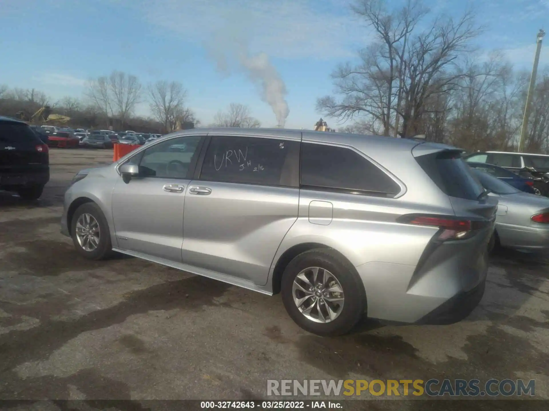 3 Photograph of a damaged car 5TDKRKEC7MS029253 TOYOTA SIENNA 2021