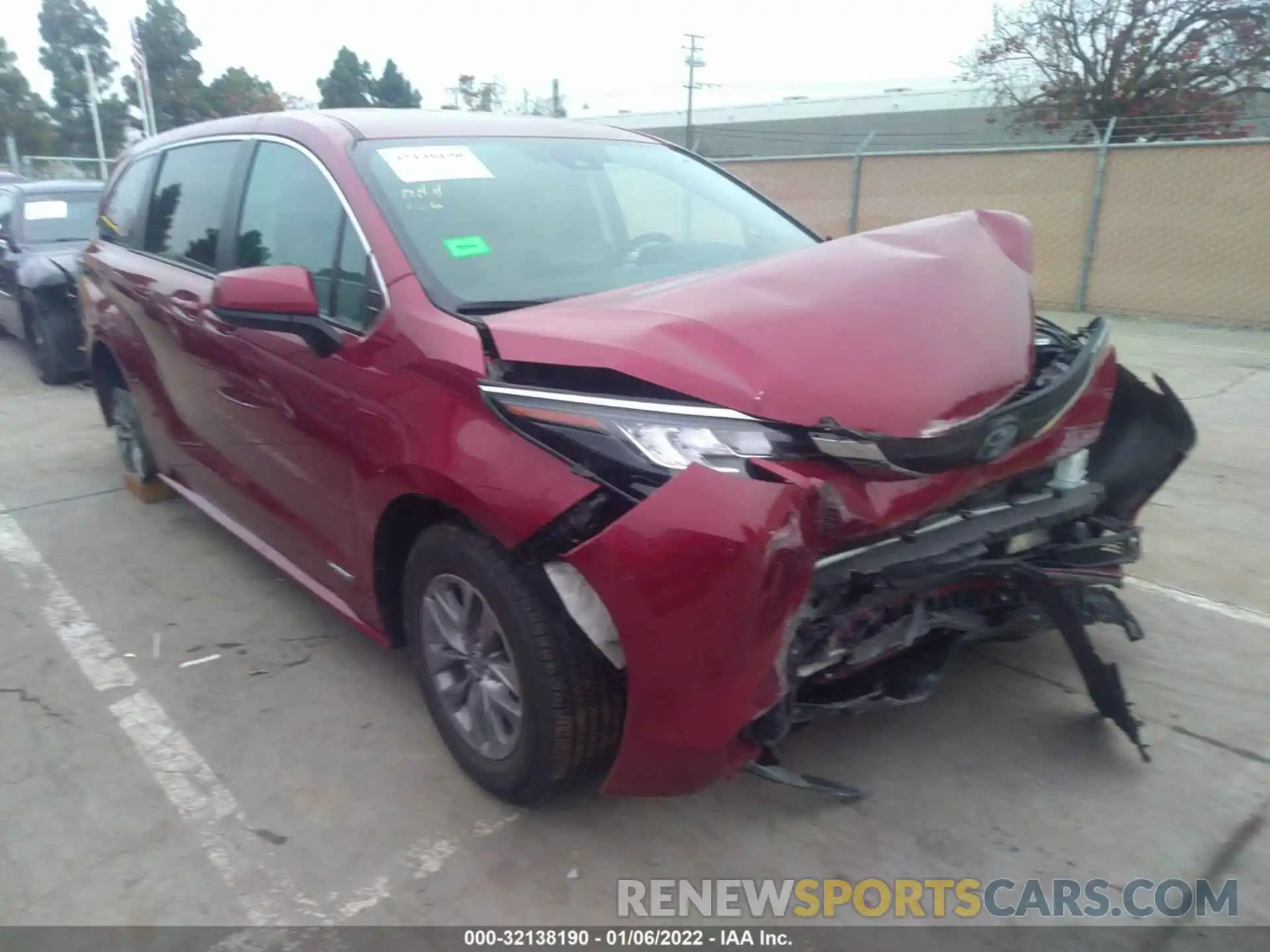 1 Photograph of a damaged car 5TDKRKEC7MS030578 TOYOTA SIENNA 2021