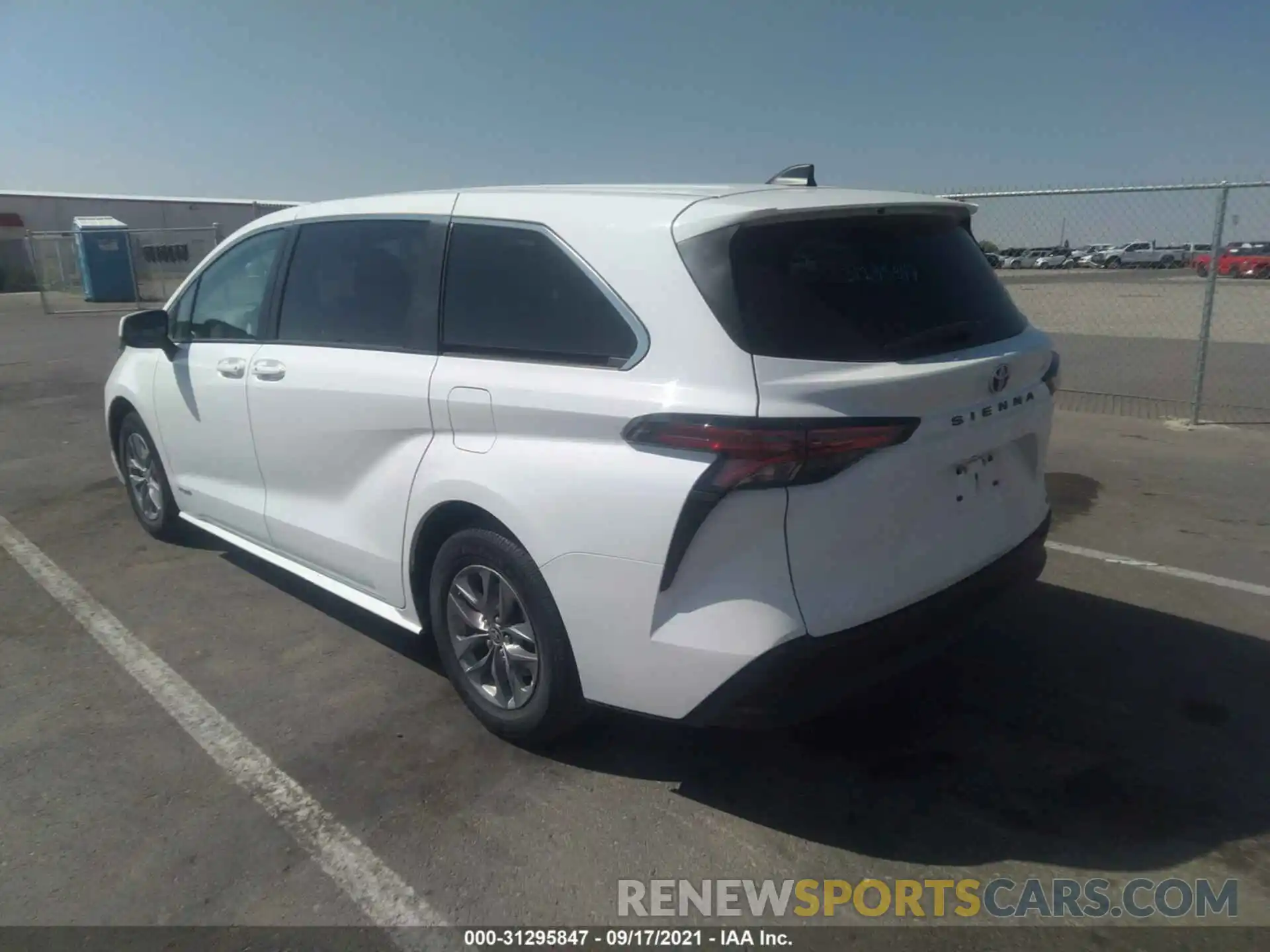 3 Photograph of a damaged car 5TDKRKEC7MS035201 TOYOTA SIENNA 2021