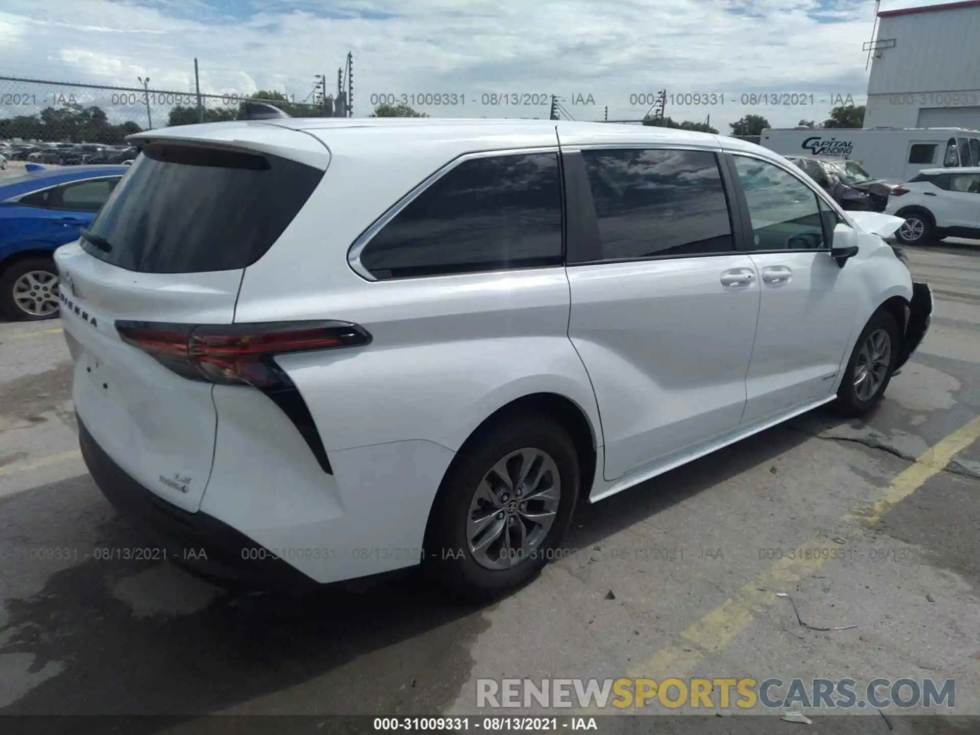 4 Photograph of a damaged car 5TDKRKEC7MS035960 TOYOTA SIENNA 2021