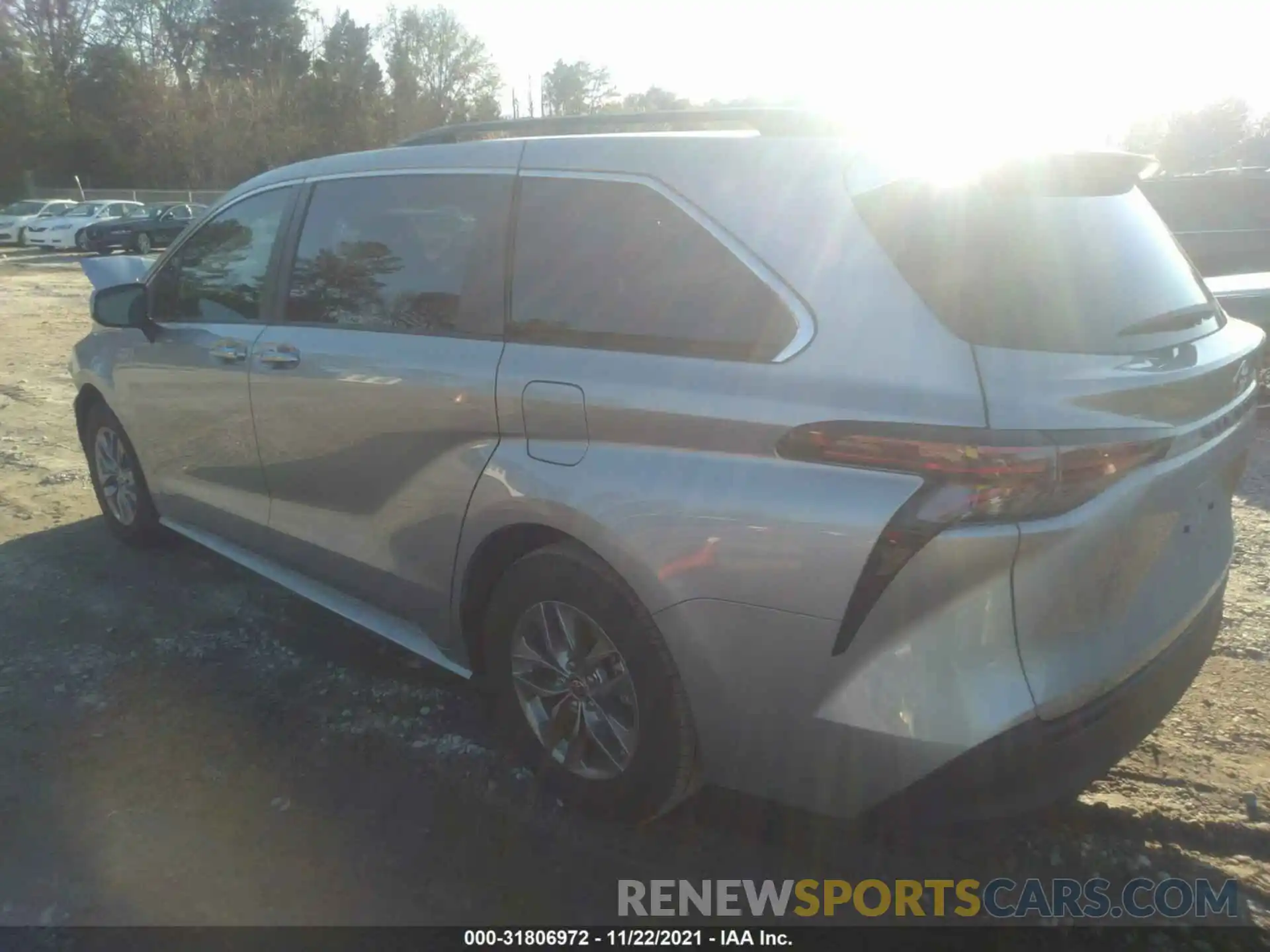 3 Photograph of a damaged car 5TDKRKEC7MS037479 TOYOTA SIENNA 2021