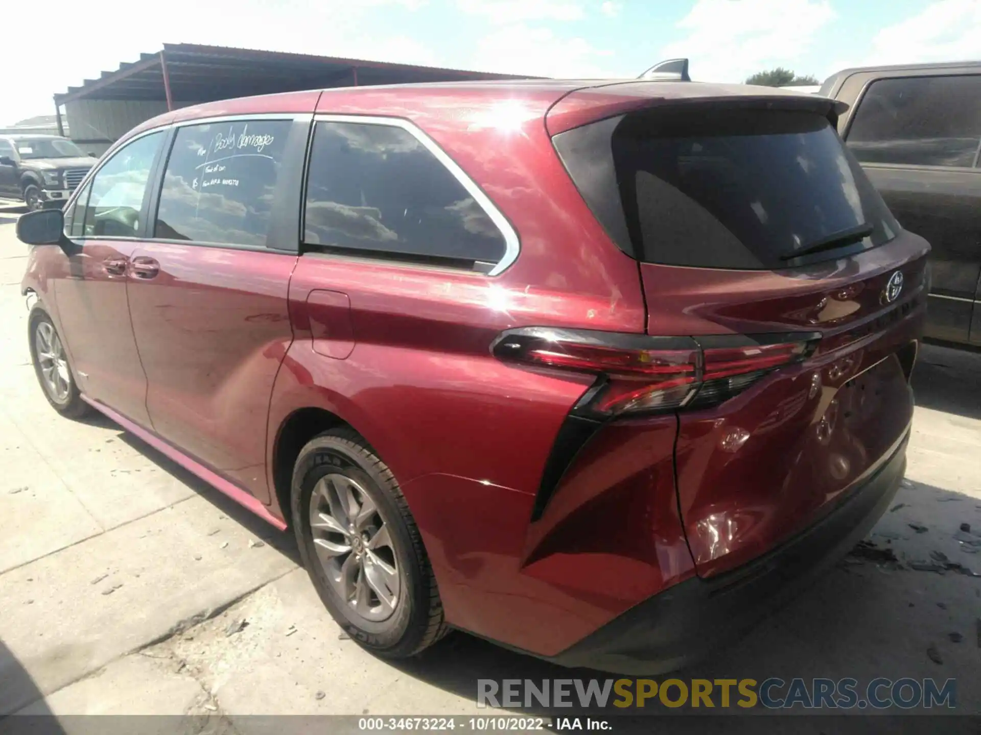 3 Photograph of a damaged car 5TDKRKEC7MS044903 TOYOTA SIENNA 2021