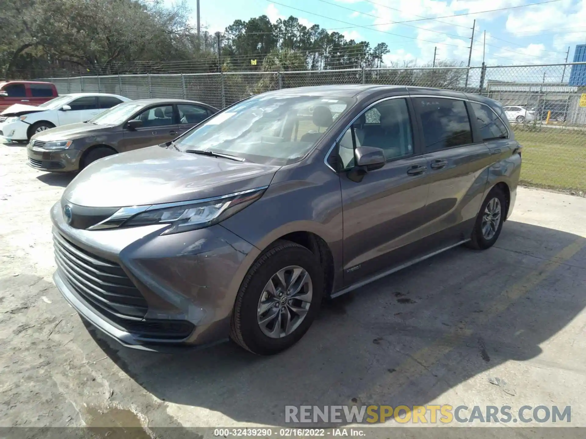 2 Photograph of a damaged car 5TDKRKEC7MS045744 TOYOTA SIENNA 2021