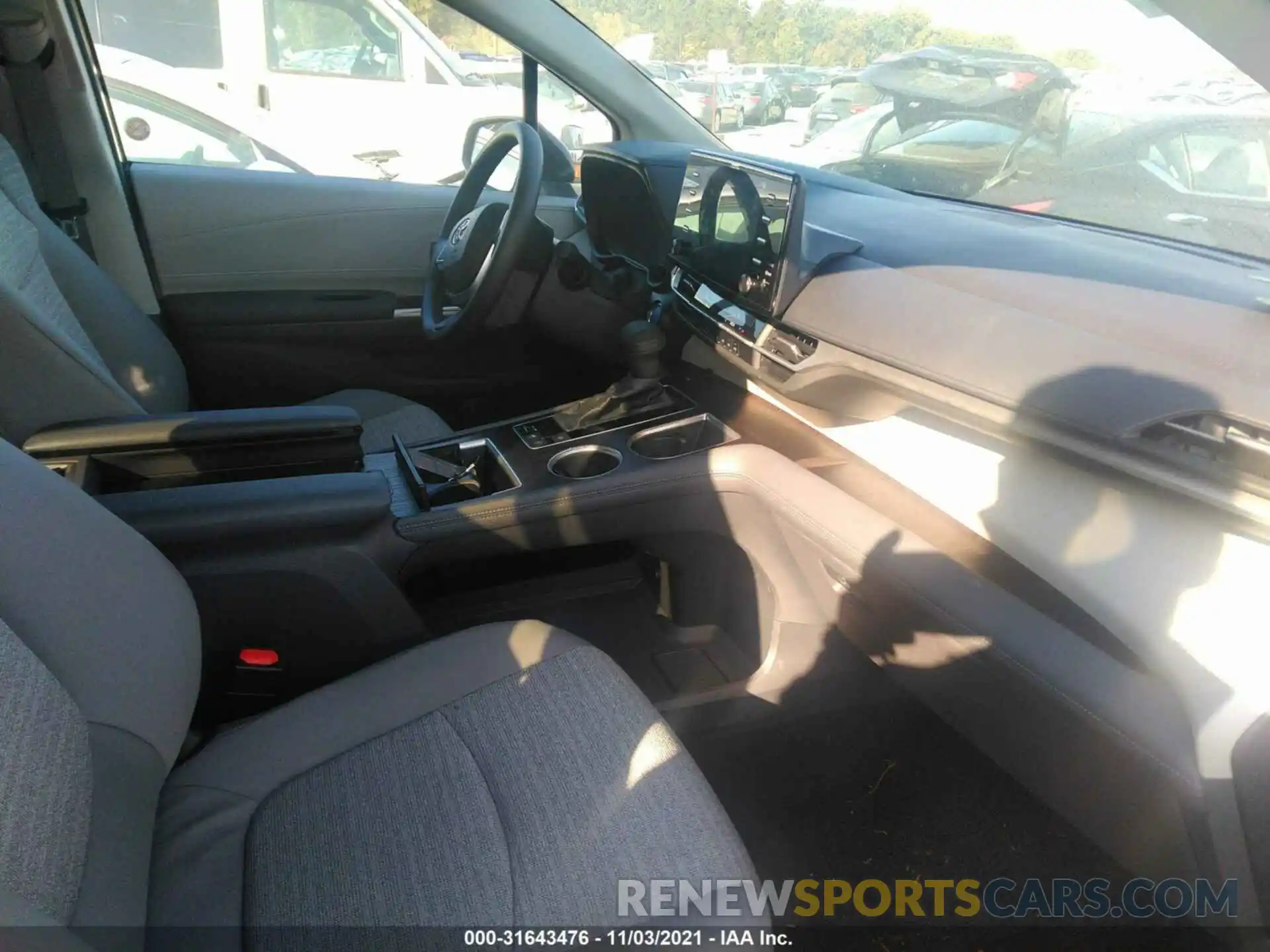 5 Photograph of a damaged car 5TDKRKEC7MS046697 TOYOTA SIENNA 2021