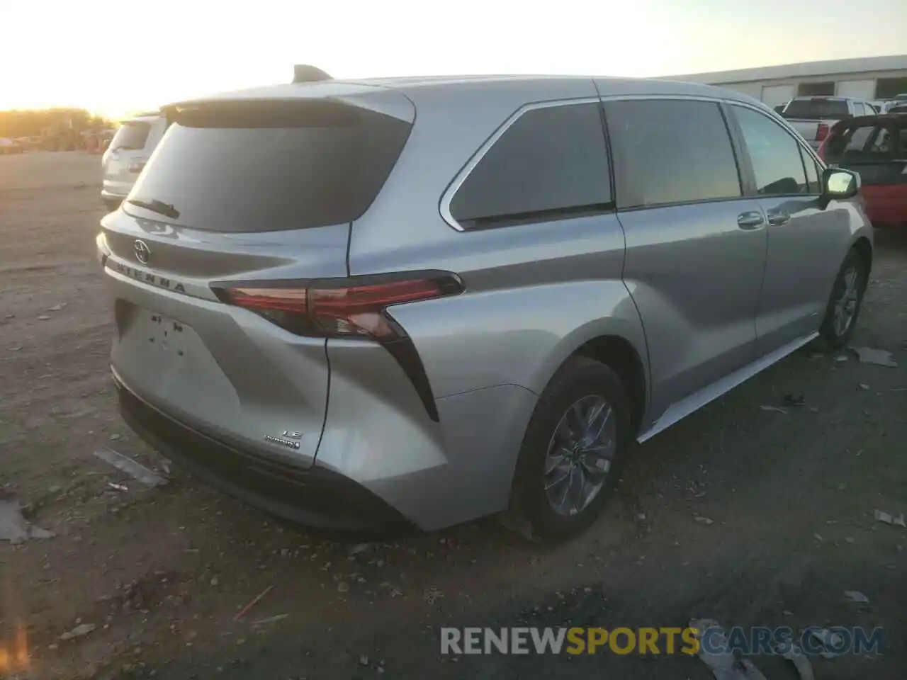 4 Photograph of a damaged car 5TDKRKEC7MS046778 TOYOTA SIENNA 2021