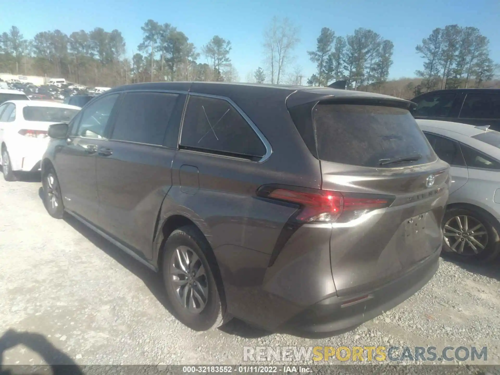 3 Photograph of a damaged car 5TDKRKEC7MS047672 TOYOTA SIENNA 2021