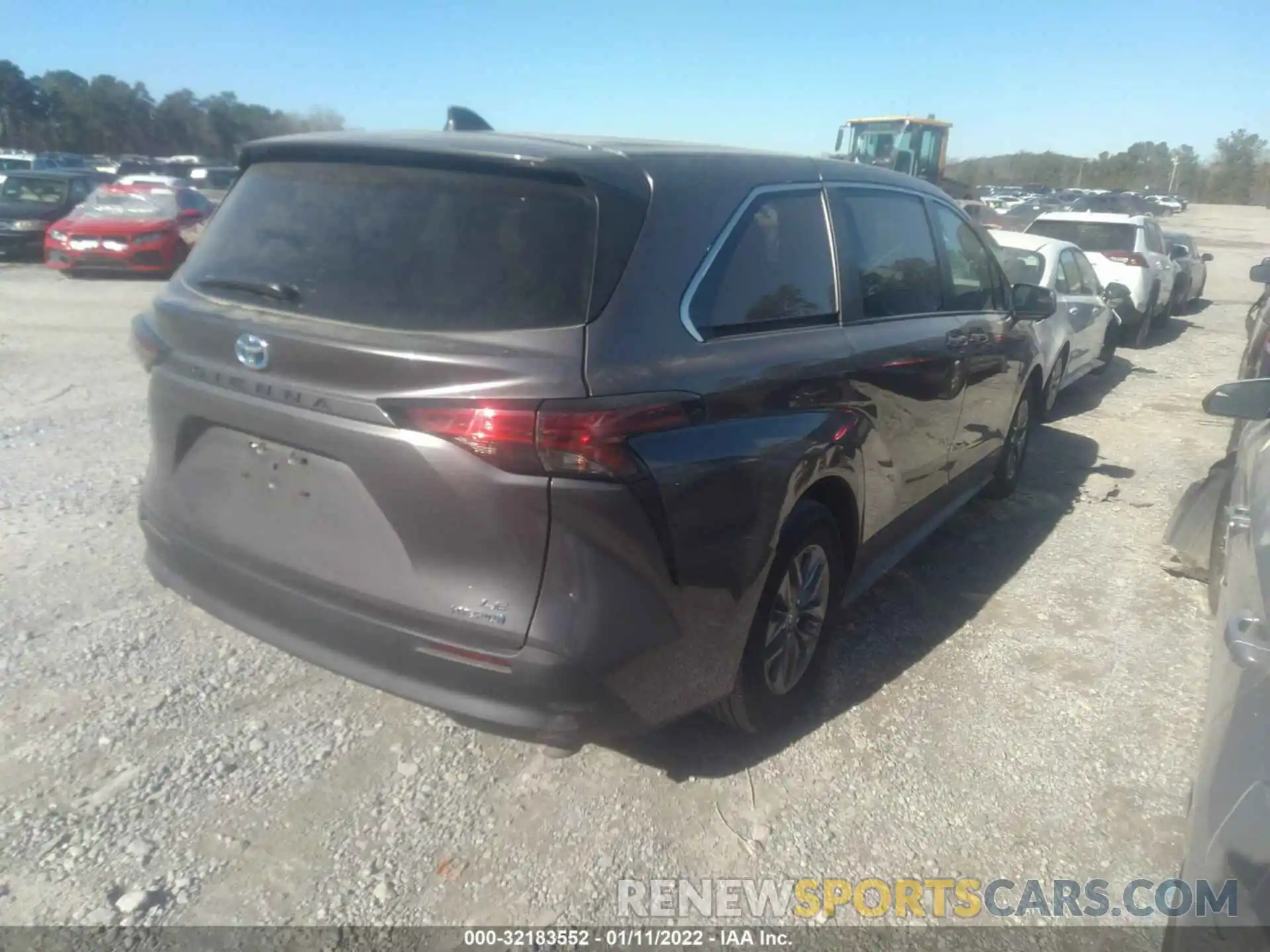 4 Photograph of a damaged car 5TDKRKEC7MS047672 TOYOTA SIENNA 2021