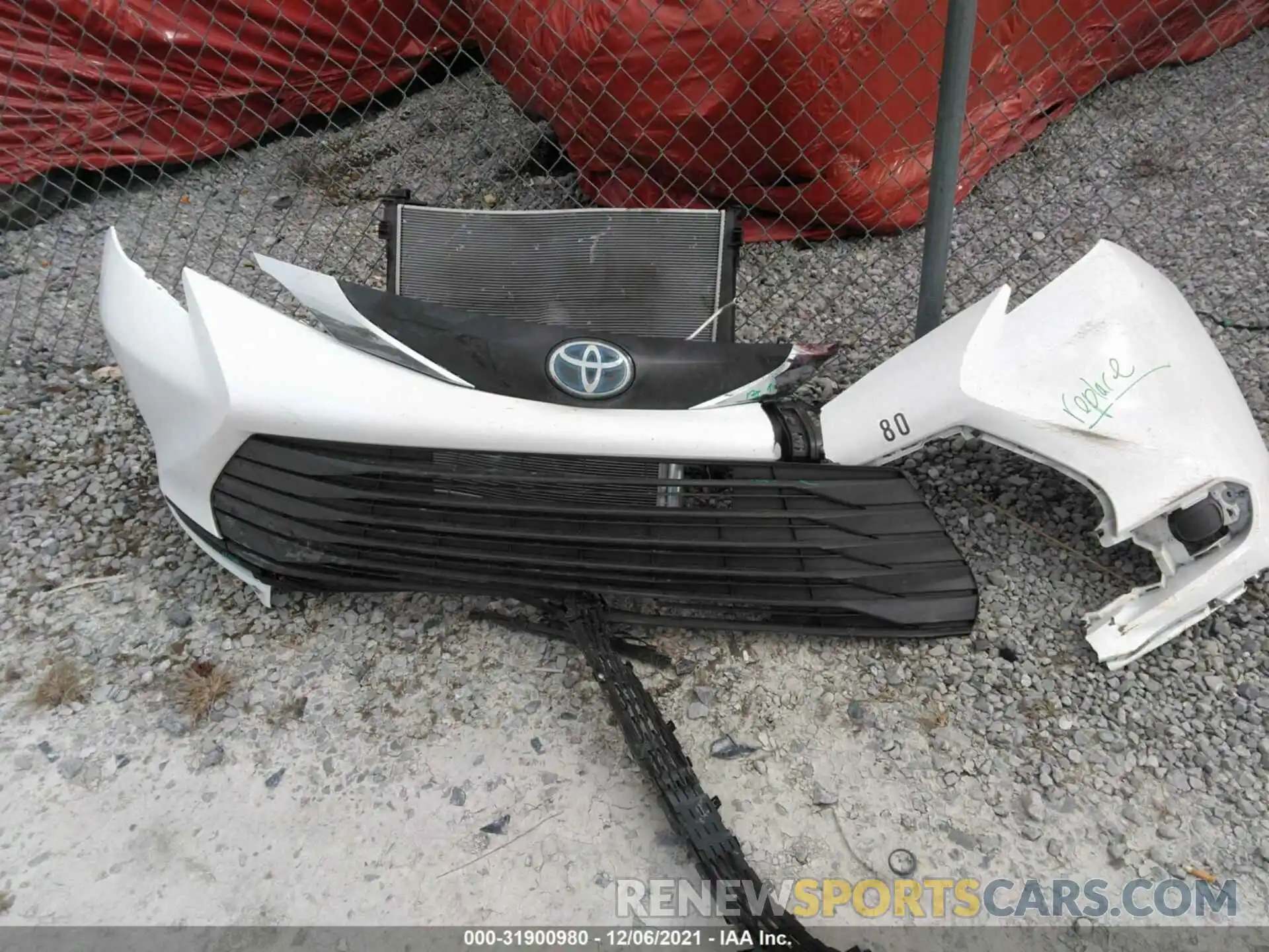 12 Photograph of a damaged car 5TDKRKEC7MS063578 TOYOTA SIENNA 2021