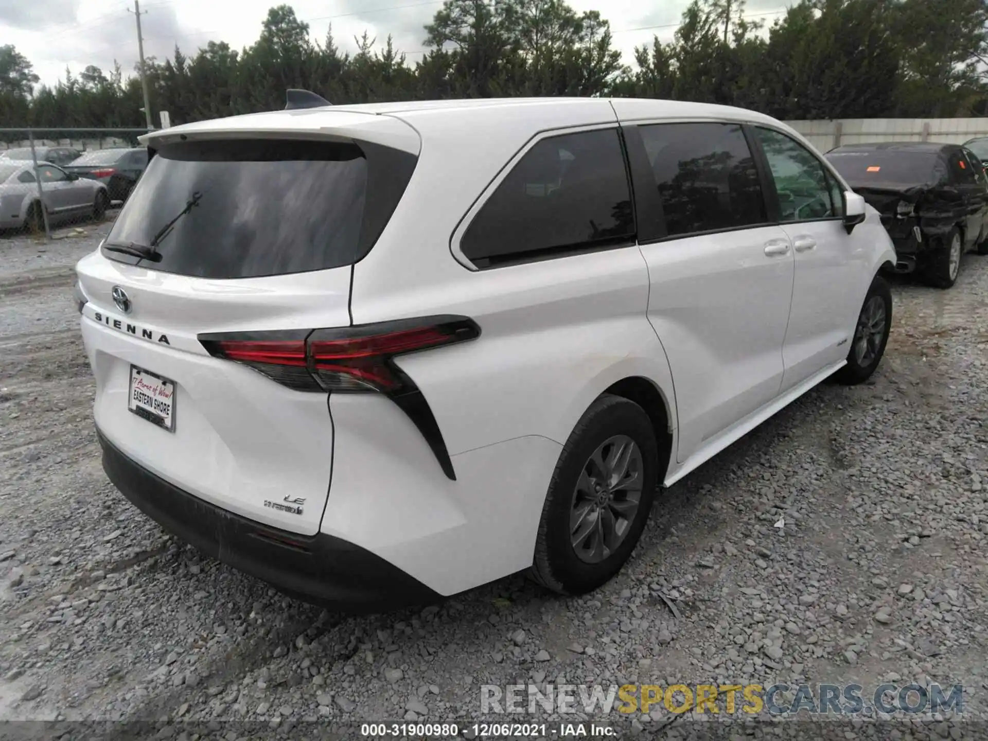 4 Photograph of a damaged car 5TDKRKEC7MS063578 TOYOTA SIENNA 2021