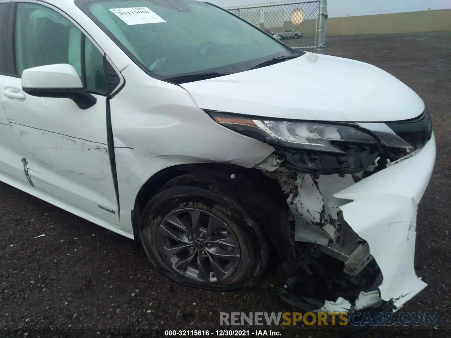 6 Photograph of a damaged car 5TDKRKEC8MS008685 TOYOTA SIENNA 2021