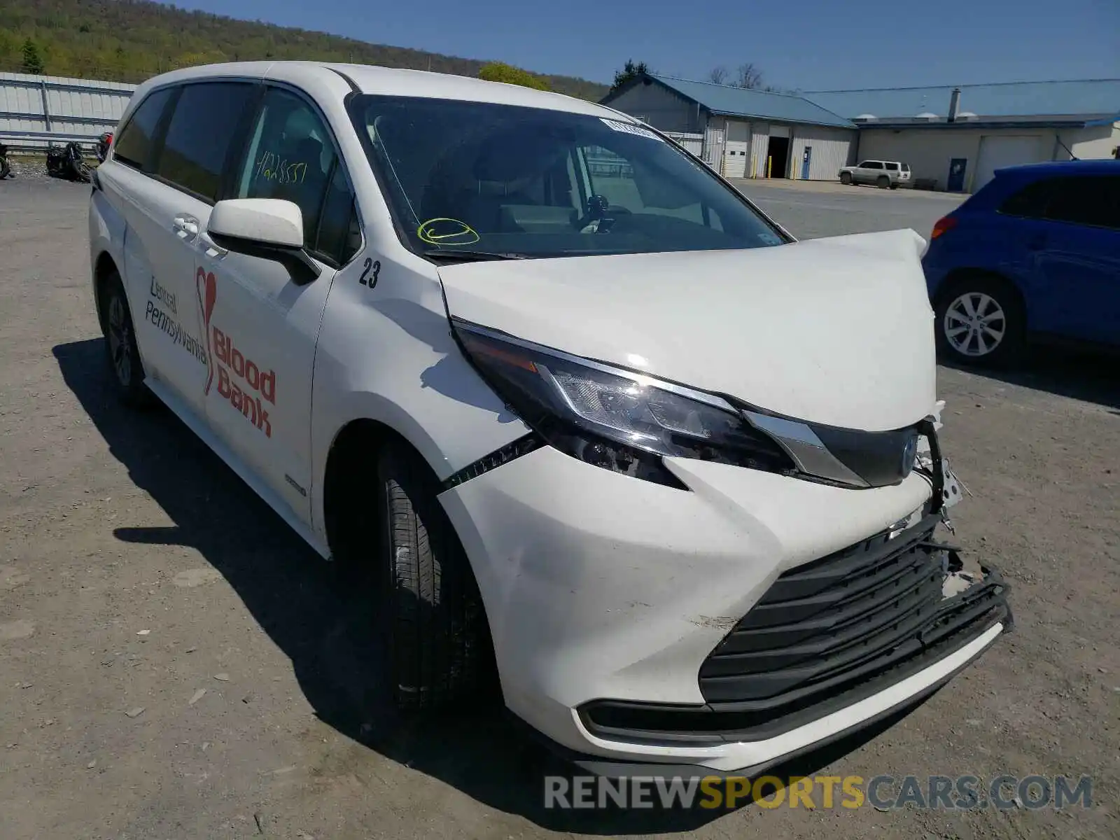 1 Photograph of a damaged car 5TDKRKEC8MS011392 TOYOTA SIENNA 2021