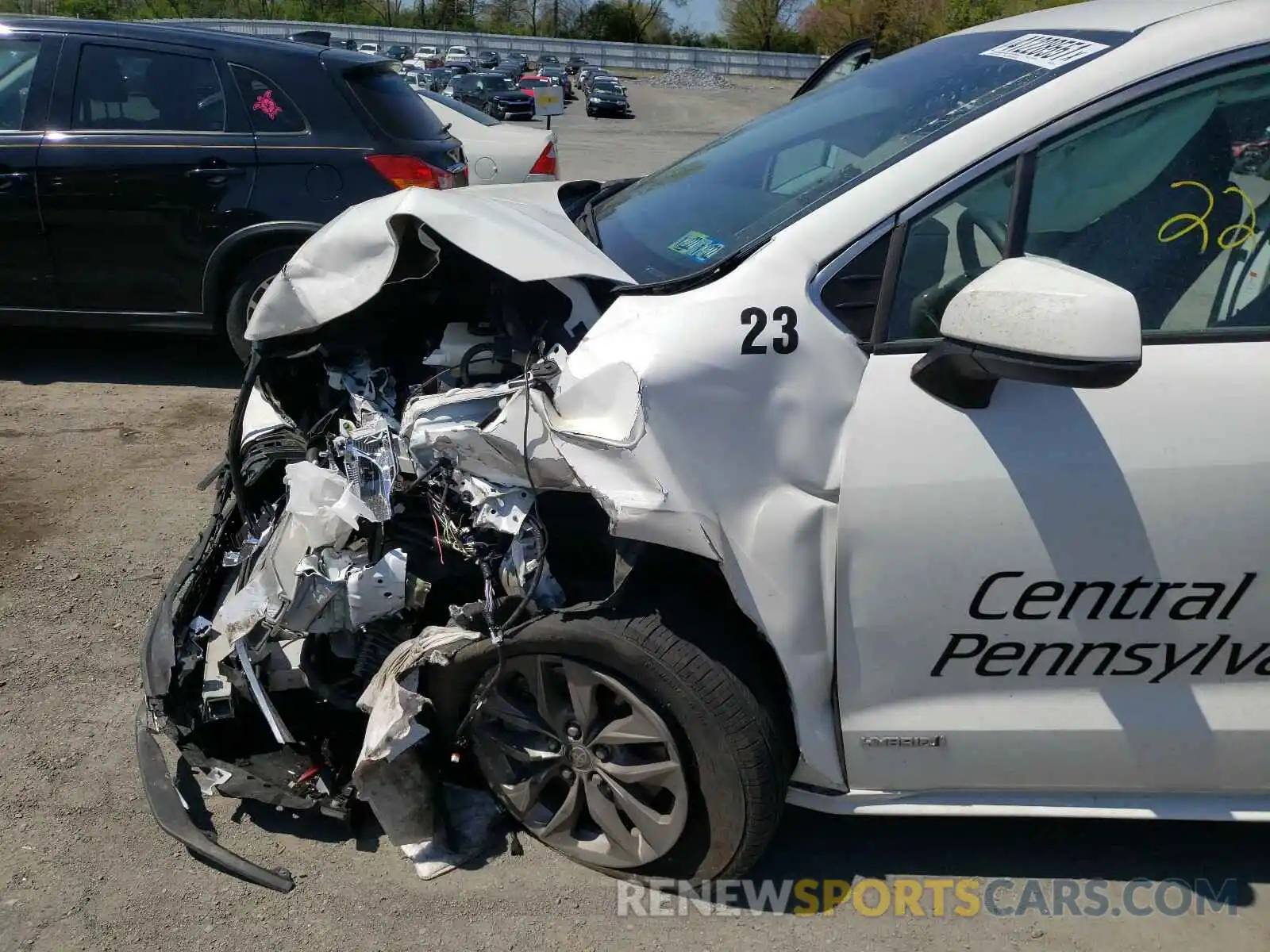 9 Photograph of a damaged car 5TDKRKEC8MS011392 TOYOTA SIENNA 2021