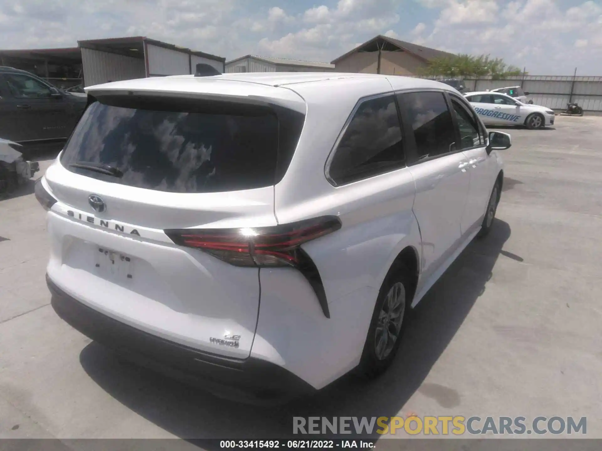 4 Photograph of a damaged car 5TDKRKEC8MS015183 TOYOTA SIENNA 2021