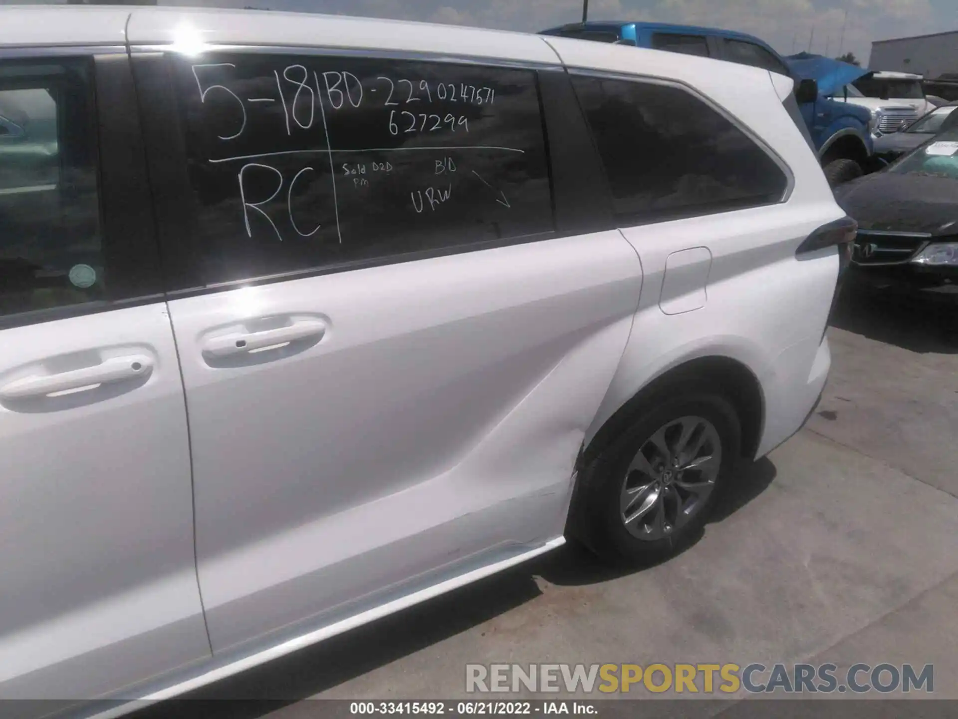 6 Photograph of a damaged car 5TDKRKEC8MS015183 TOYOTA SIENNA 2021