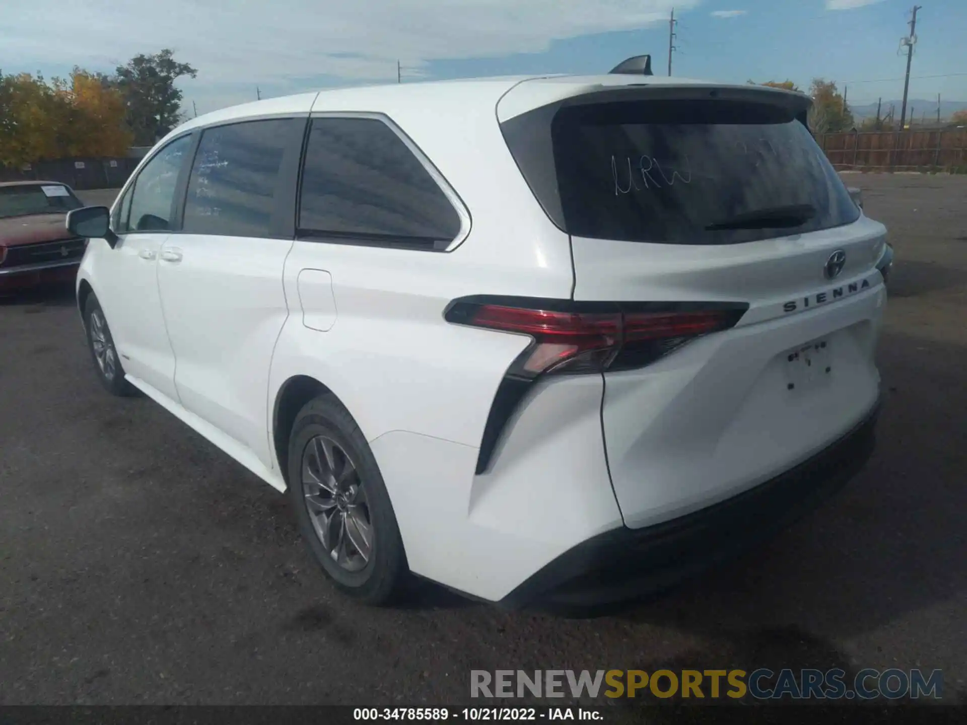 3 Photograph of a damaged car 5TDKRKEC8MS015894 TOYOTA SIENNA 2021