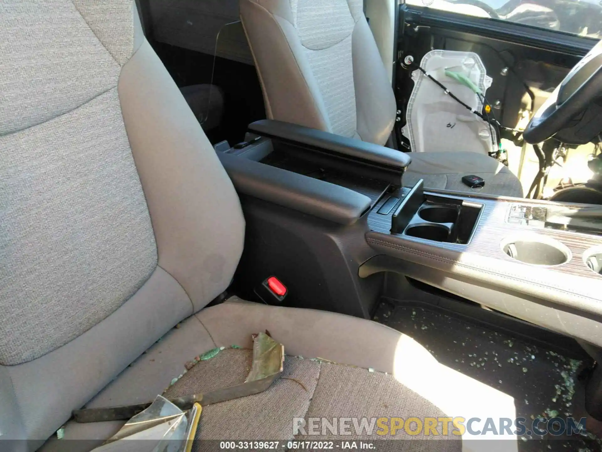 5 Photograph of a damaged car 5TDKRKEC8MS016849 TOYOTA SIENNA 2021