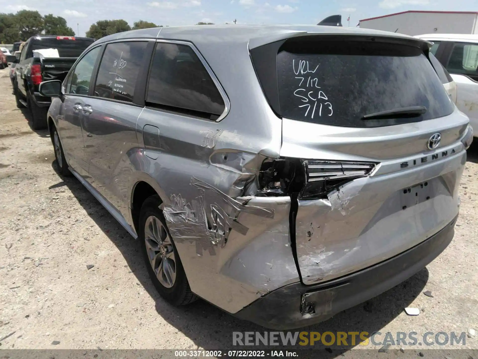 3 Photograph of a damaged car 5TDKRKEC8MS018214 TOYOTA SIENNA 2021