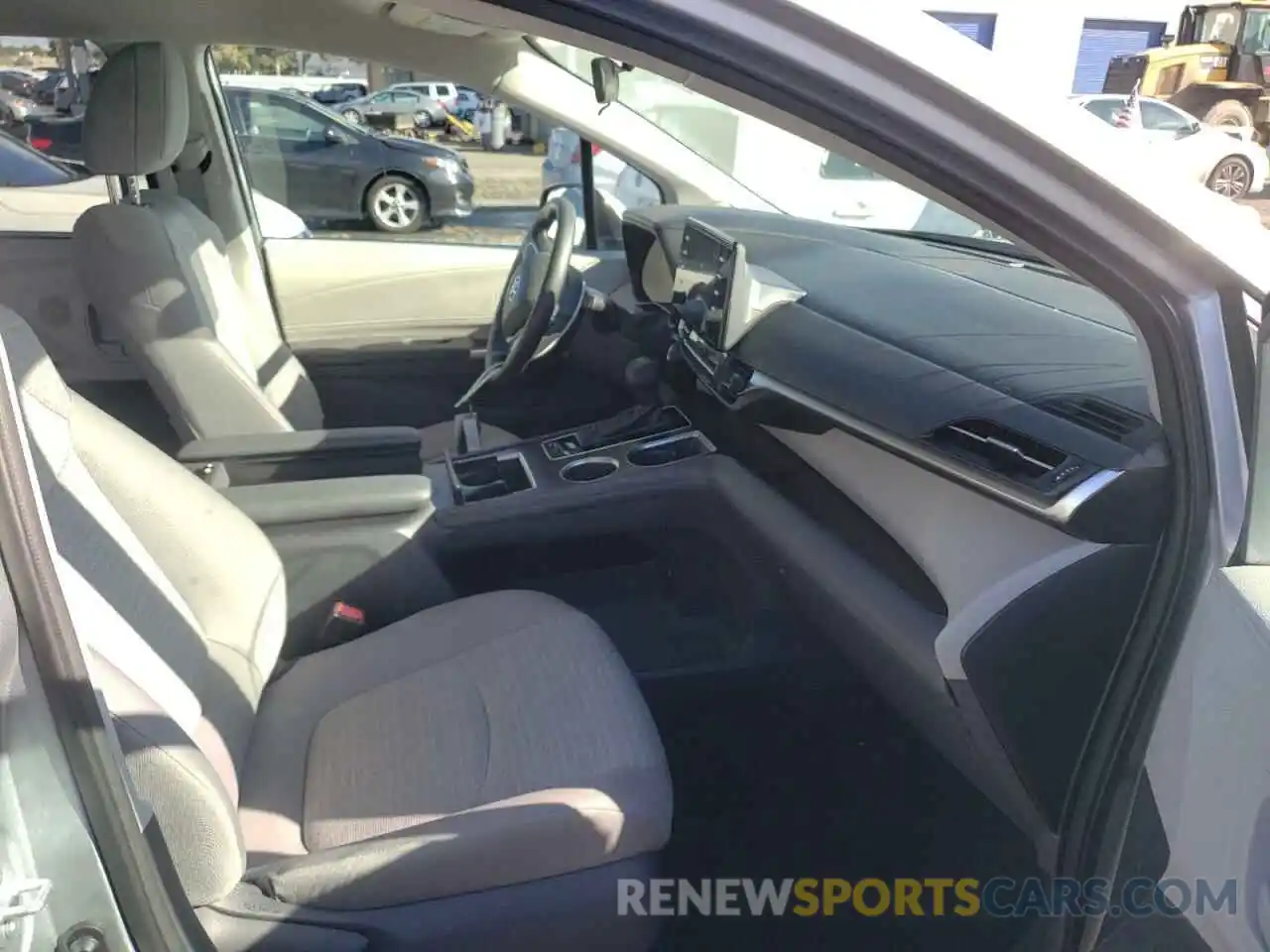 5 Photograph of a damaged car 5TDKRKEC8MS029259 TOYOTA SIENNA 2021