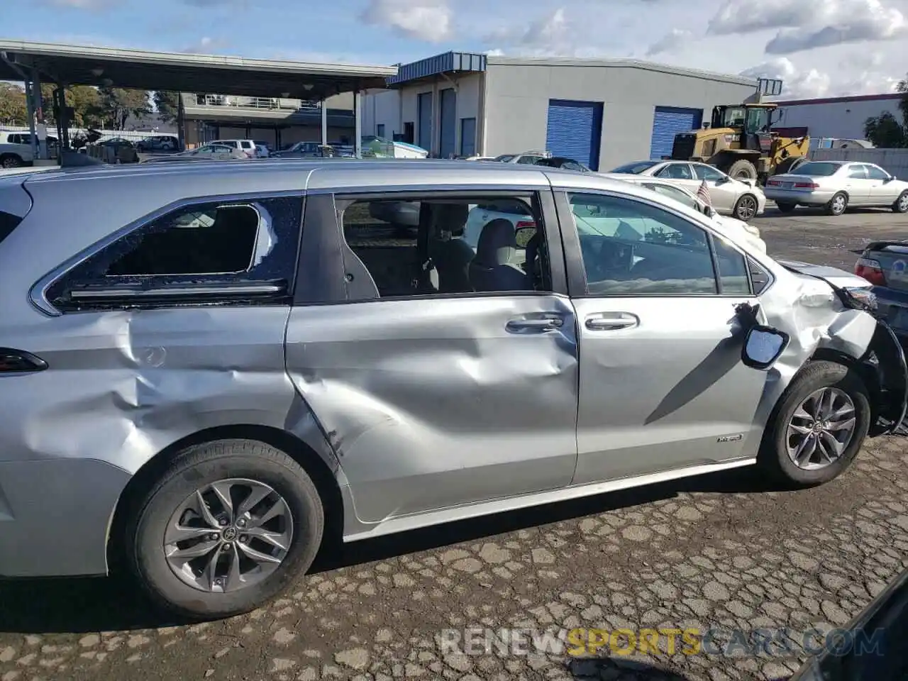 9 Photograph of a damaged car 5TDKRKEC8MS029259 TOYOTA SIENNA 2021