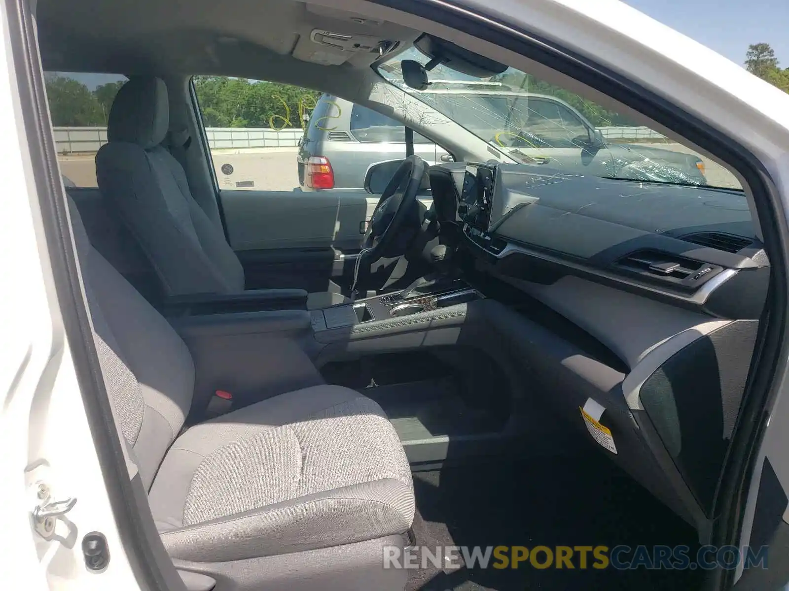 5 Photograph of a damaged car 5TDKRKEC8MS033571 TOYOTA SIENNA 2021