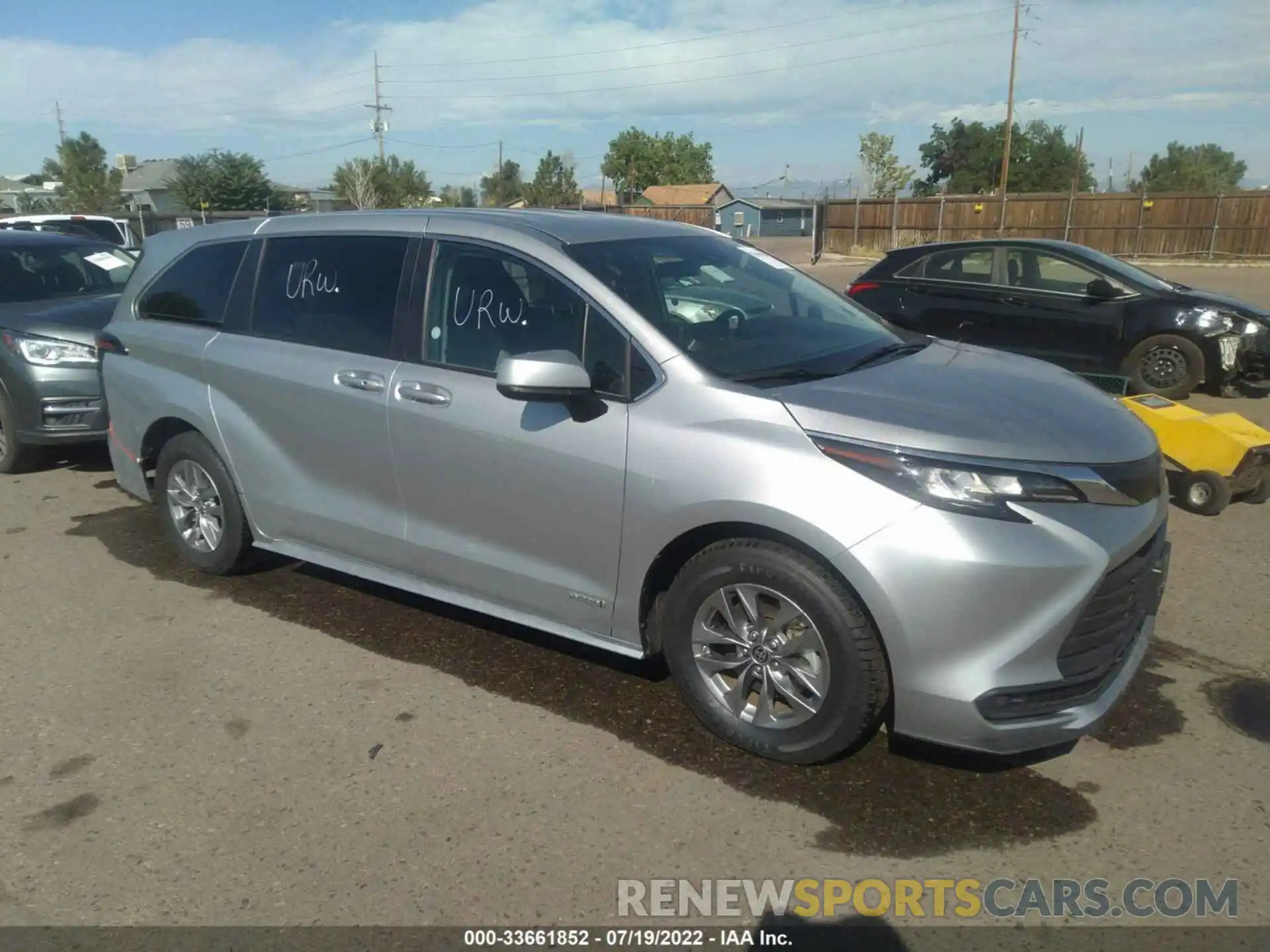 1 Photograph of a damaged car 5TDKRKEC8MS035627 TOYOTA SIENNA 2021