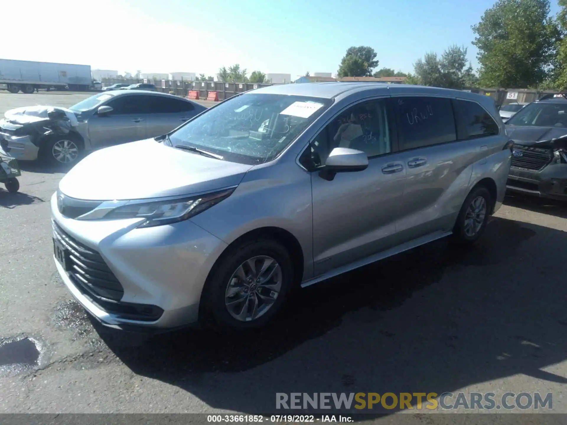 2 Photograph of a damaged car 5TDKRKEC8MS035627 TOYOTA SIENNA 2021