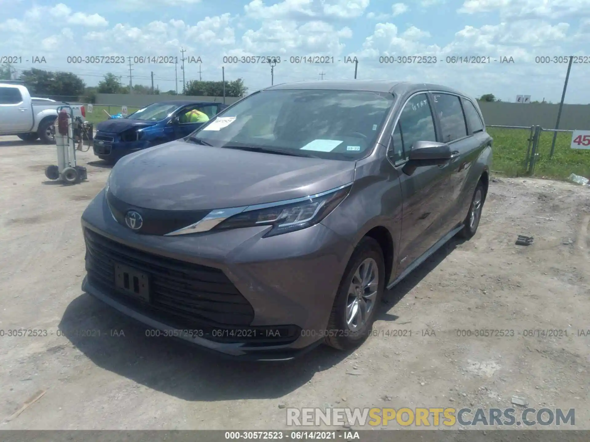 2 Фотография поврежденного автомобиля 5TDKRKEC8MS035871 TOYOTA SIENNA 2021