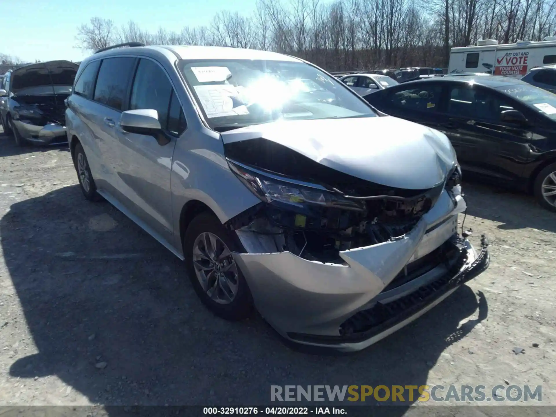 1 Photograph of a damaged car 5TDKRKEC8MS037779 TOYOTA SIENNA 2021