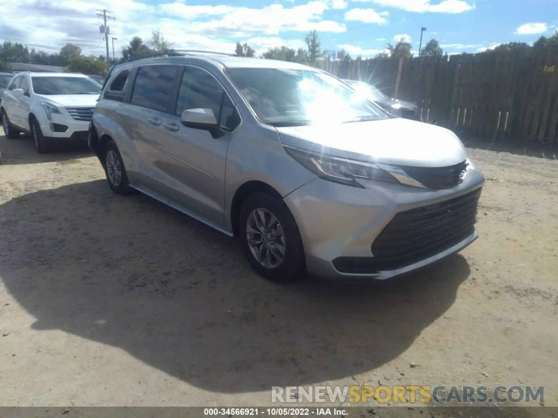 1 Photograph of a damaged car 5TDKRKEC8MS038401 TOYOTA SIENNA 2021