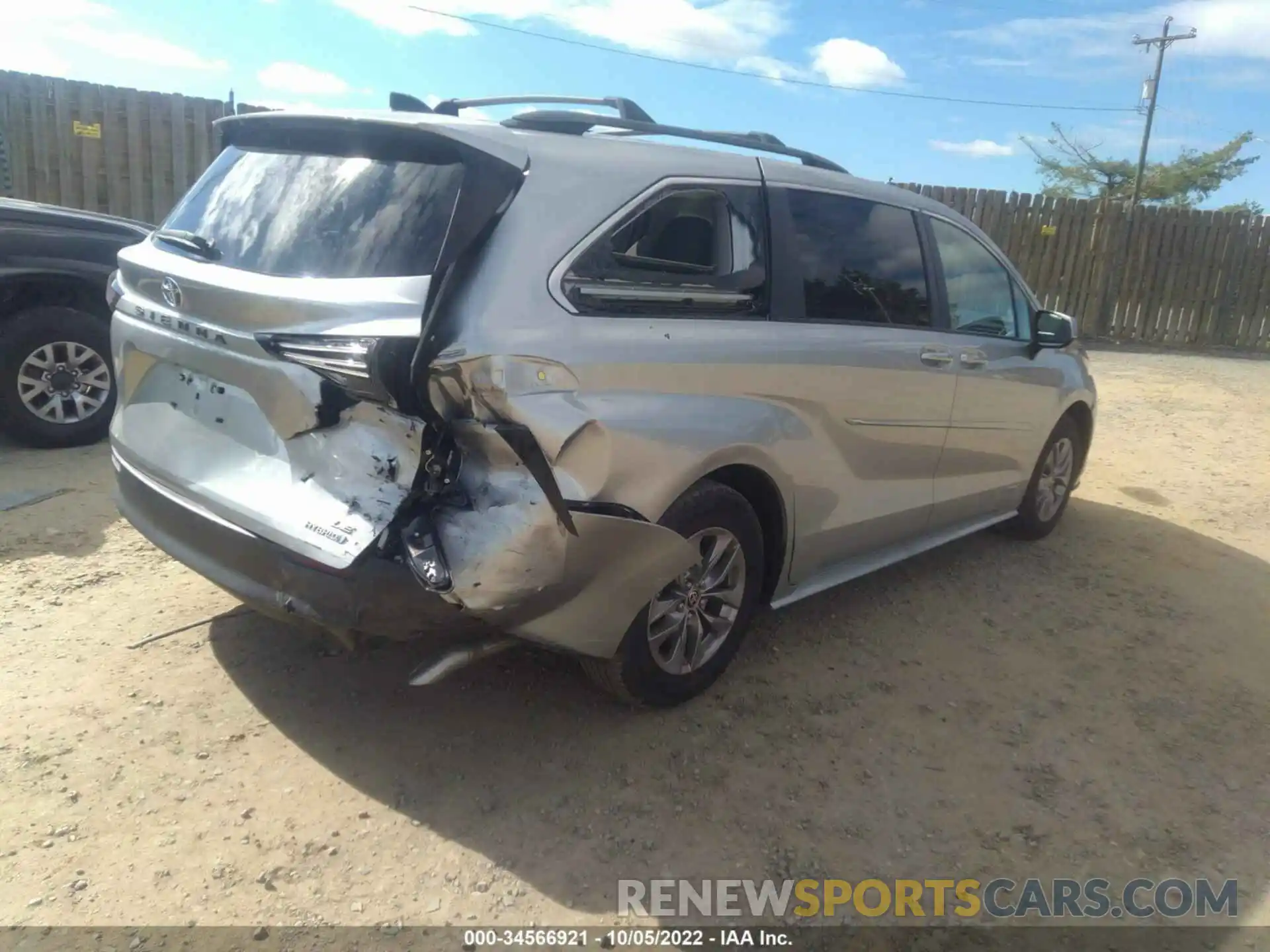 4 Photograph of a damaged car 5TDKRKEC8MS038401 TOYOTA SIENNA 2021