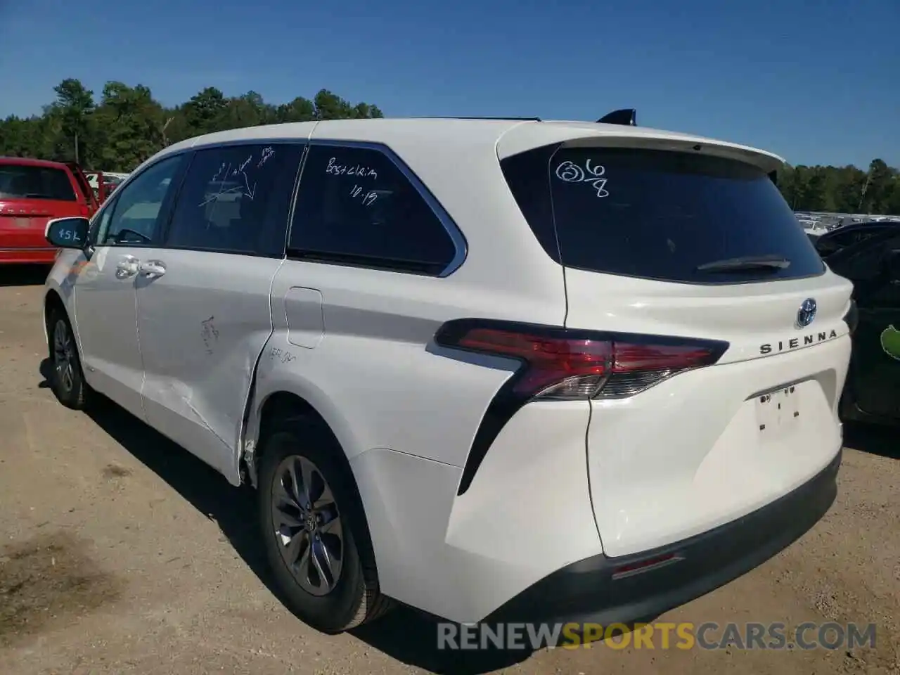 3 Photograph of a damaged car 5TDKRKEC8MS039256 TOYOTA SIENNA 2021