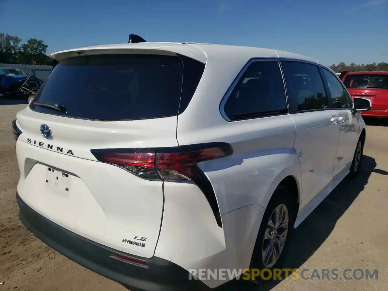 4 Photograph of a damaged car 5TDKRKEC8MS039256 TOYOTA SIENNA 2021