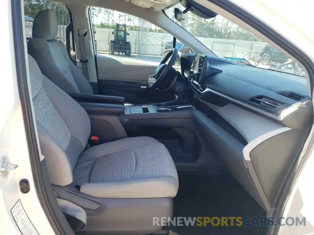 5 Photograph of a damaged car 5TDKRKEC8MS039256 TOYOTA SIENNA 2021