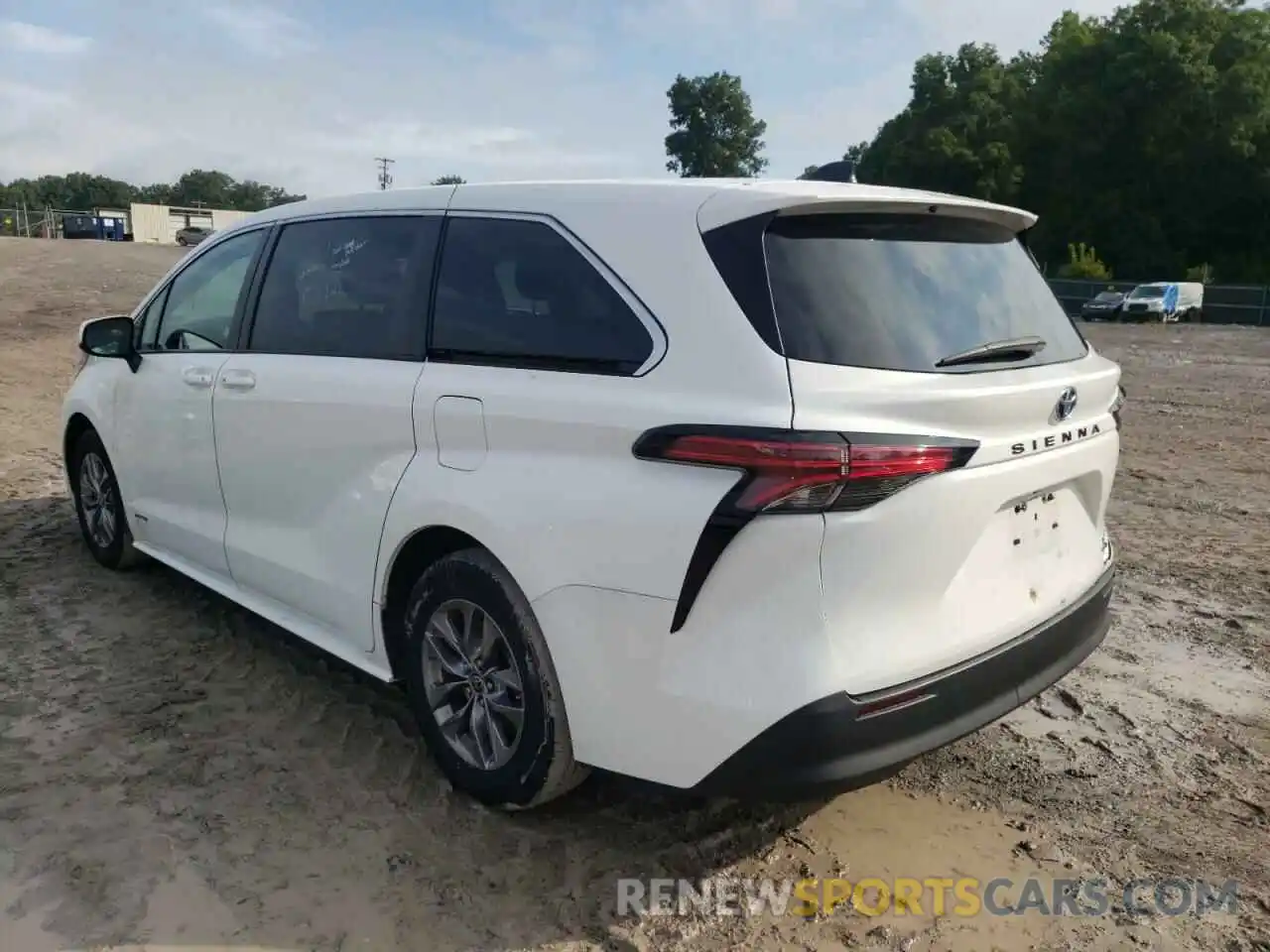 3 Photograph of a damaged car 5TDKRKEC8MS044795 TOYOTA SIENNA 2021