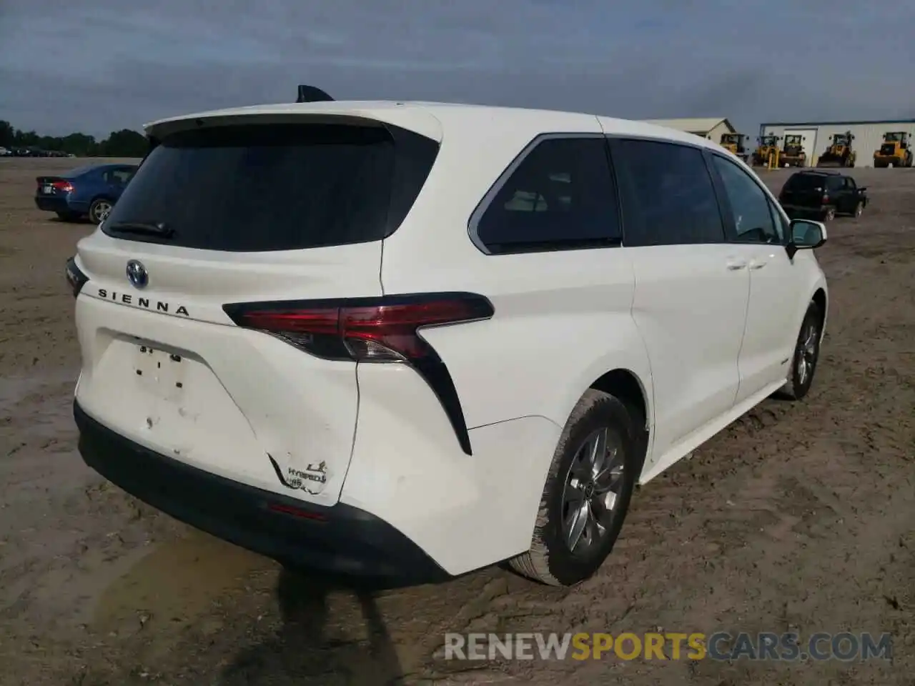 4 Photograph of a damaged car 5TDKRKEC8MS044795 TOYOTA SIENNA 2021