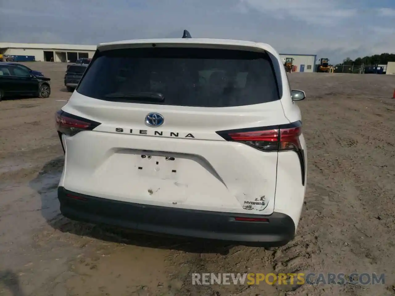 9 Photograph of a damaged car 5TDKRKEC8MS044795 TOYOTA SIENNA 2021