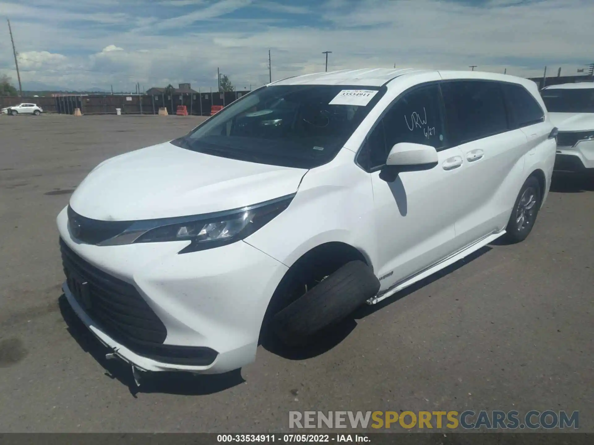 2 Photograph of a damaged car 5TDKRKEC8MS046479 TOYOTA SIENNA 2021