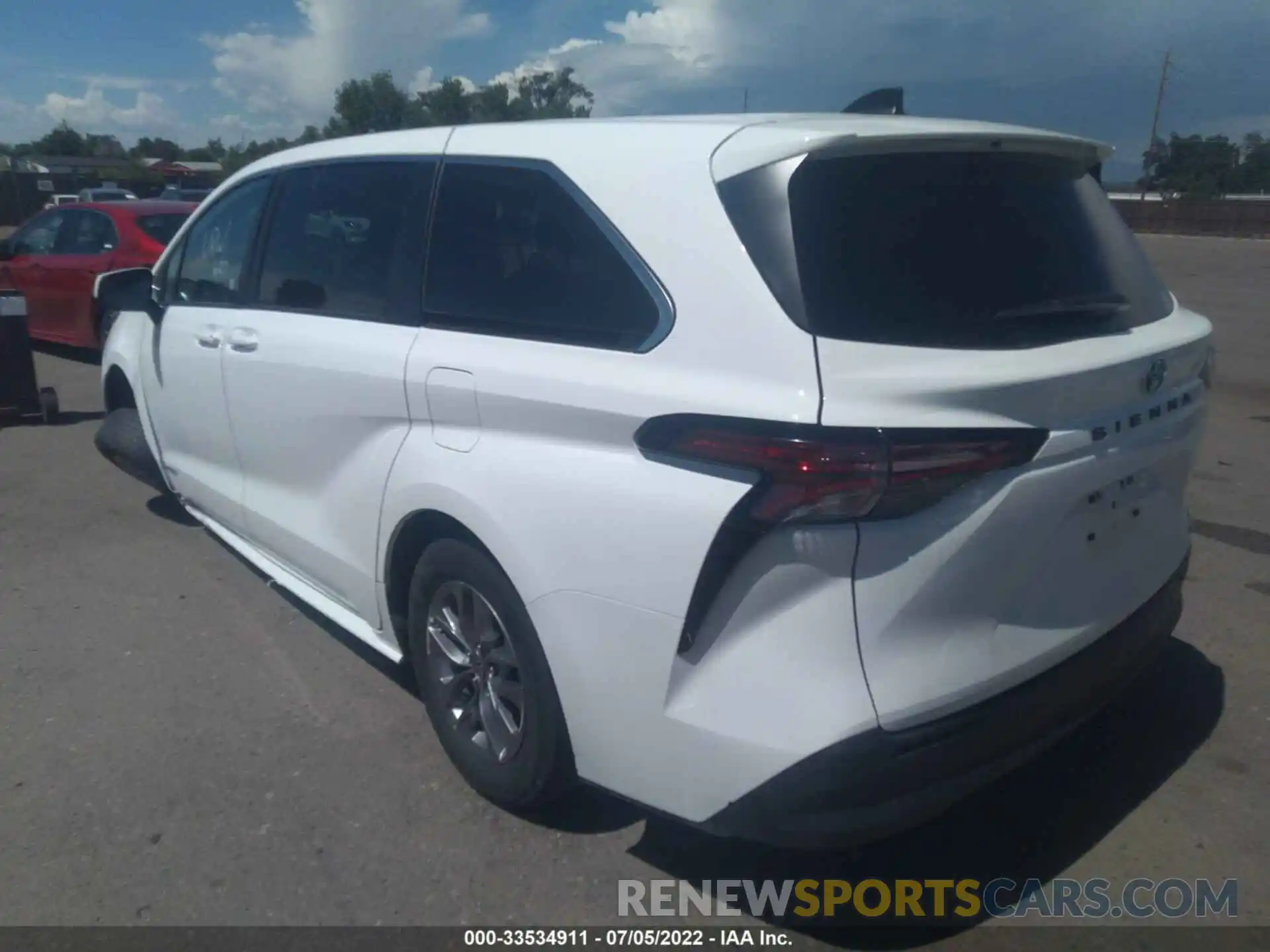 3 Photograph of a damaged car 5TDKRKEC8MS046479 TOYOTA SIENNA 2021