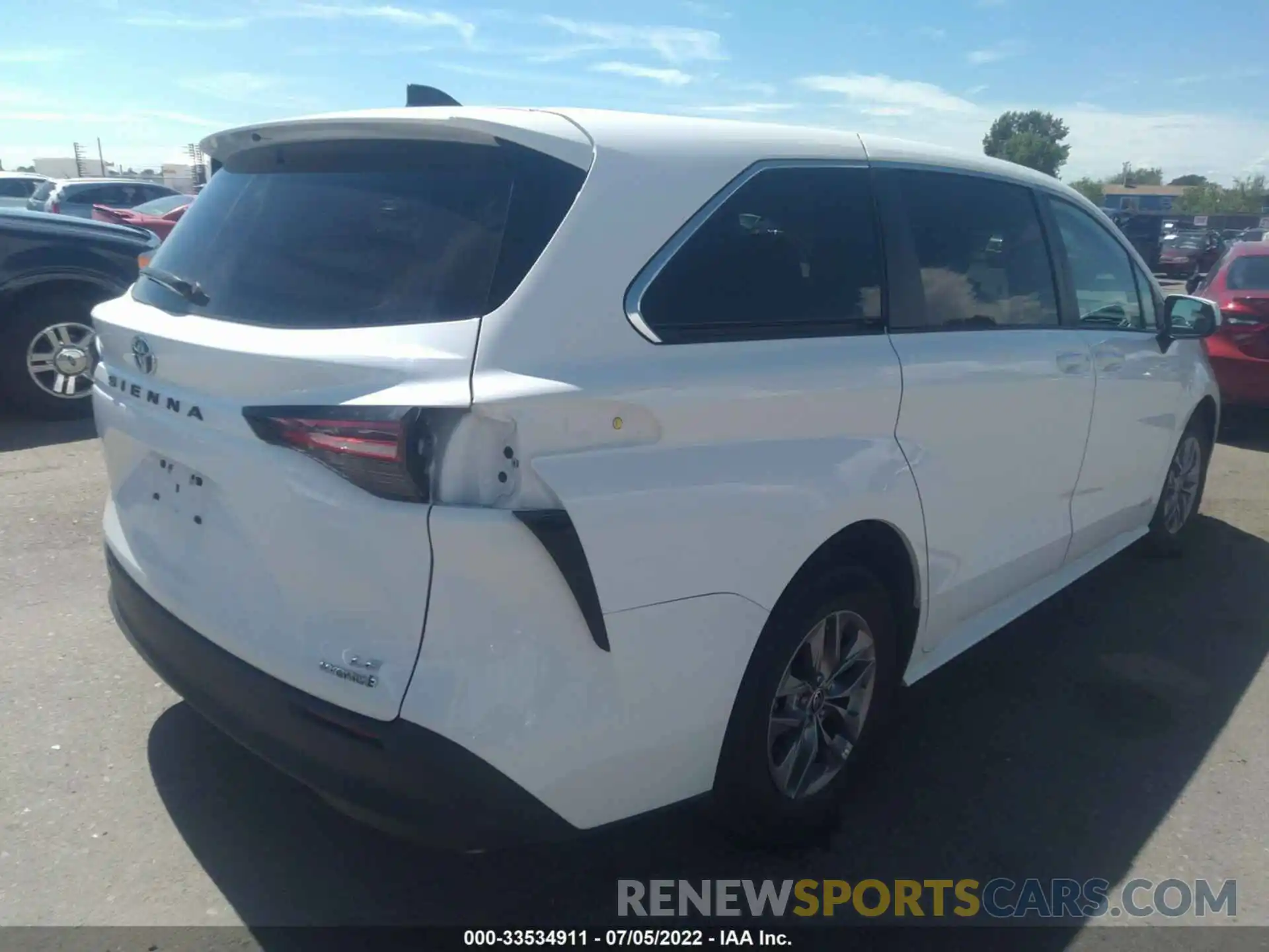 4 Photograph of a damaged car 5TDKRKEC8MS046479 TOYOTA SIENNA 2021