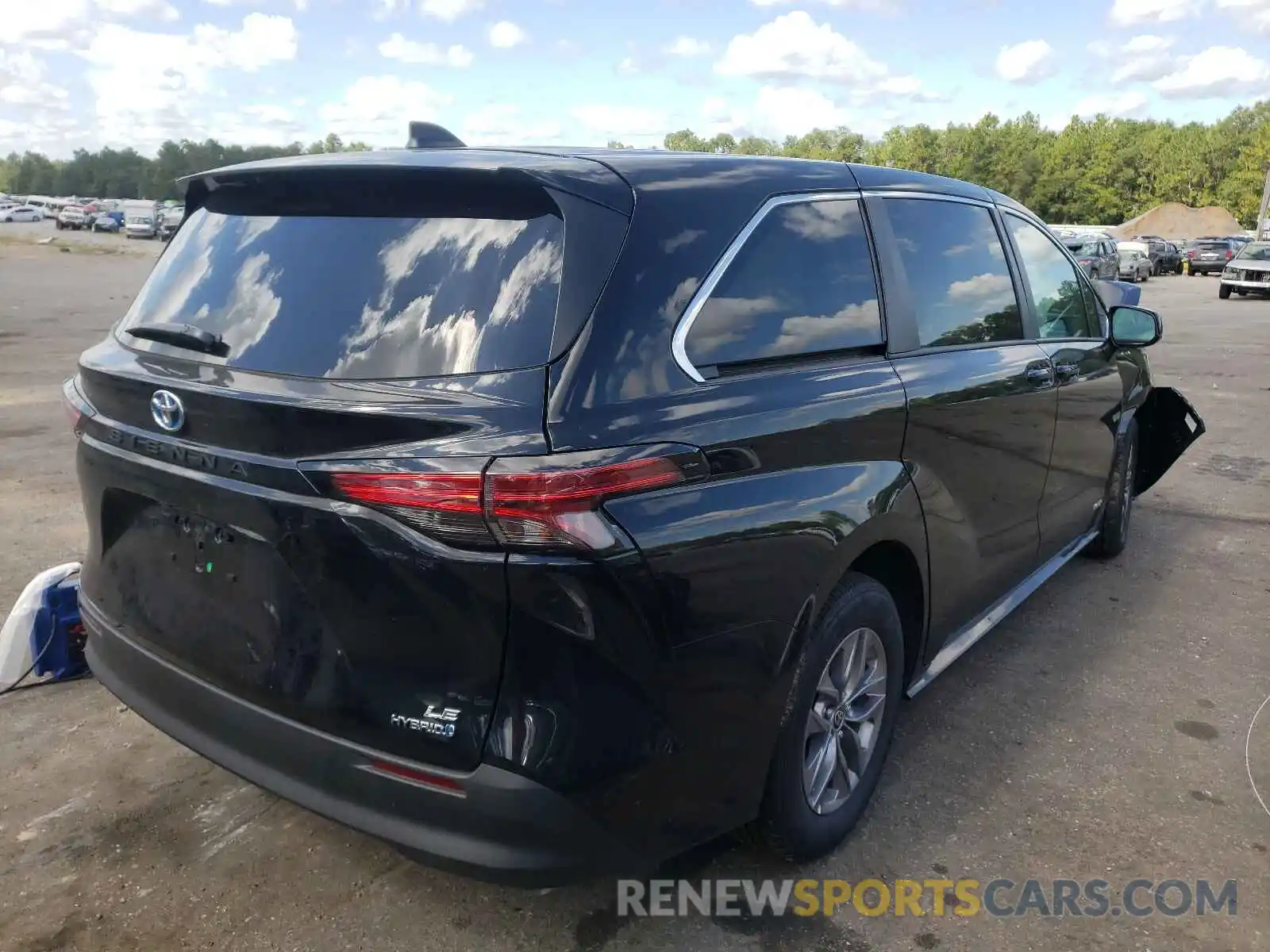 4 Photograph of a damaged car 5TDKRKEC8MS048975 TOYOTA SIENNA 2021