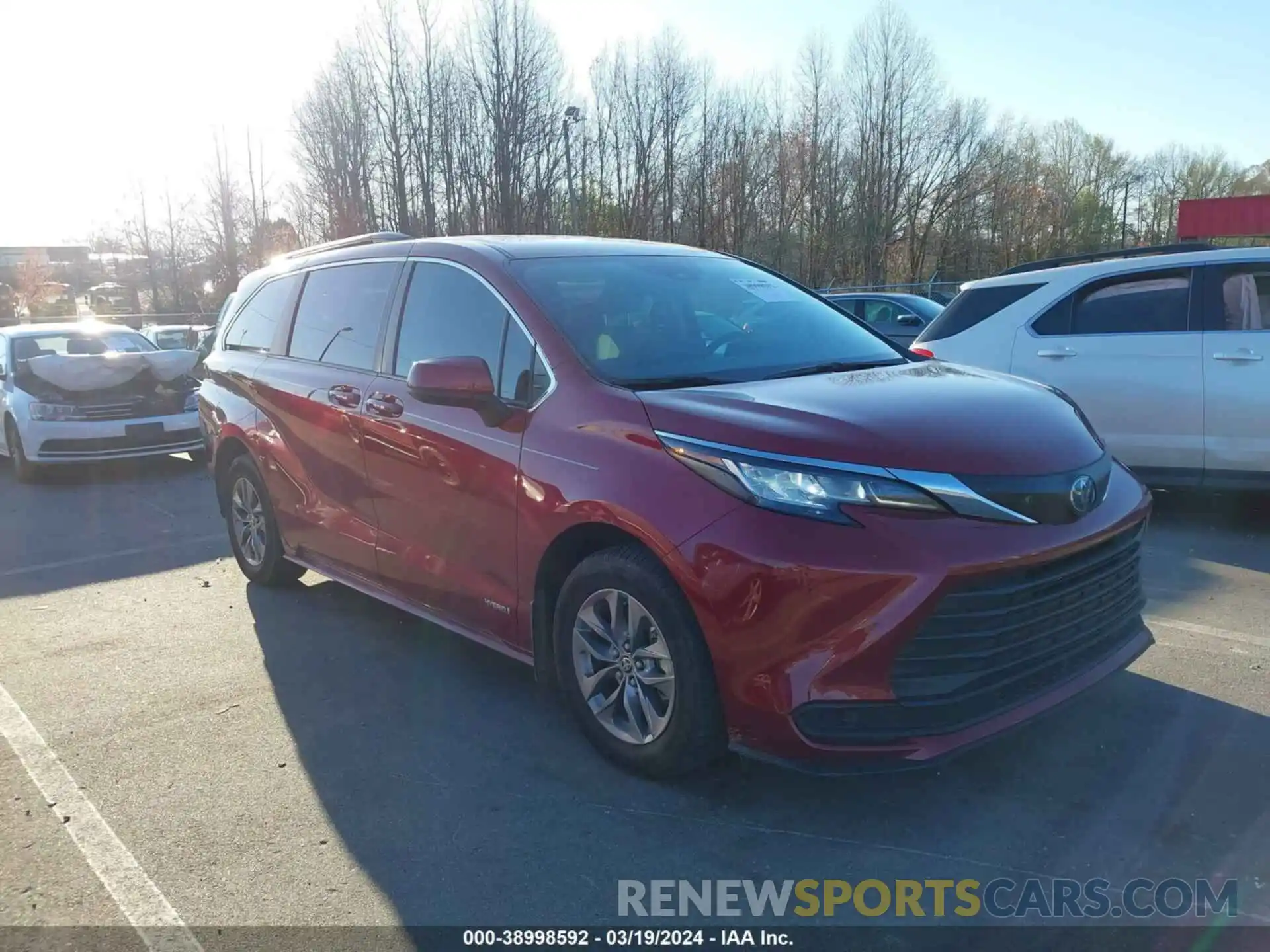 1 Photograph of a damaged car 5TDKRKEC9MS006329 TOYOTA SIENNA 2021