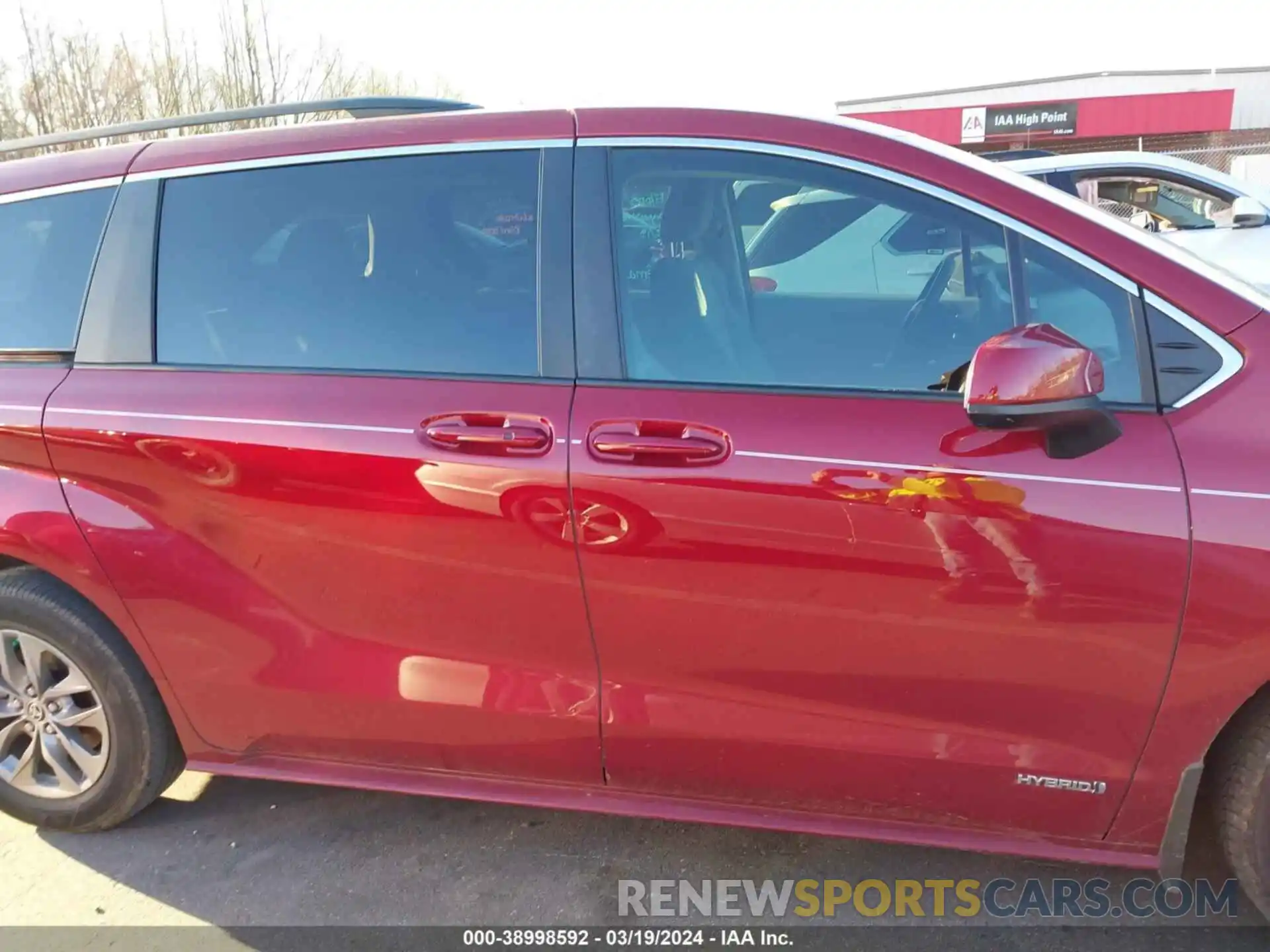 14 Photograph of a damaged car 5TDKRKEC9MS006329 TOYOTA SIENNA 2021