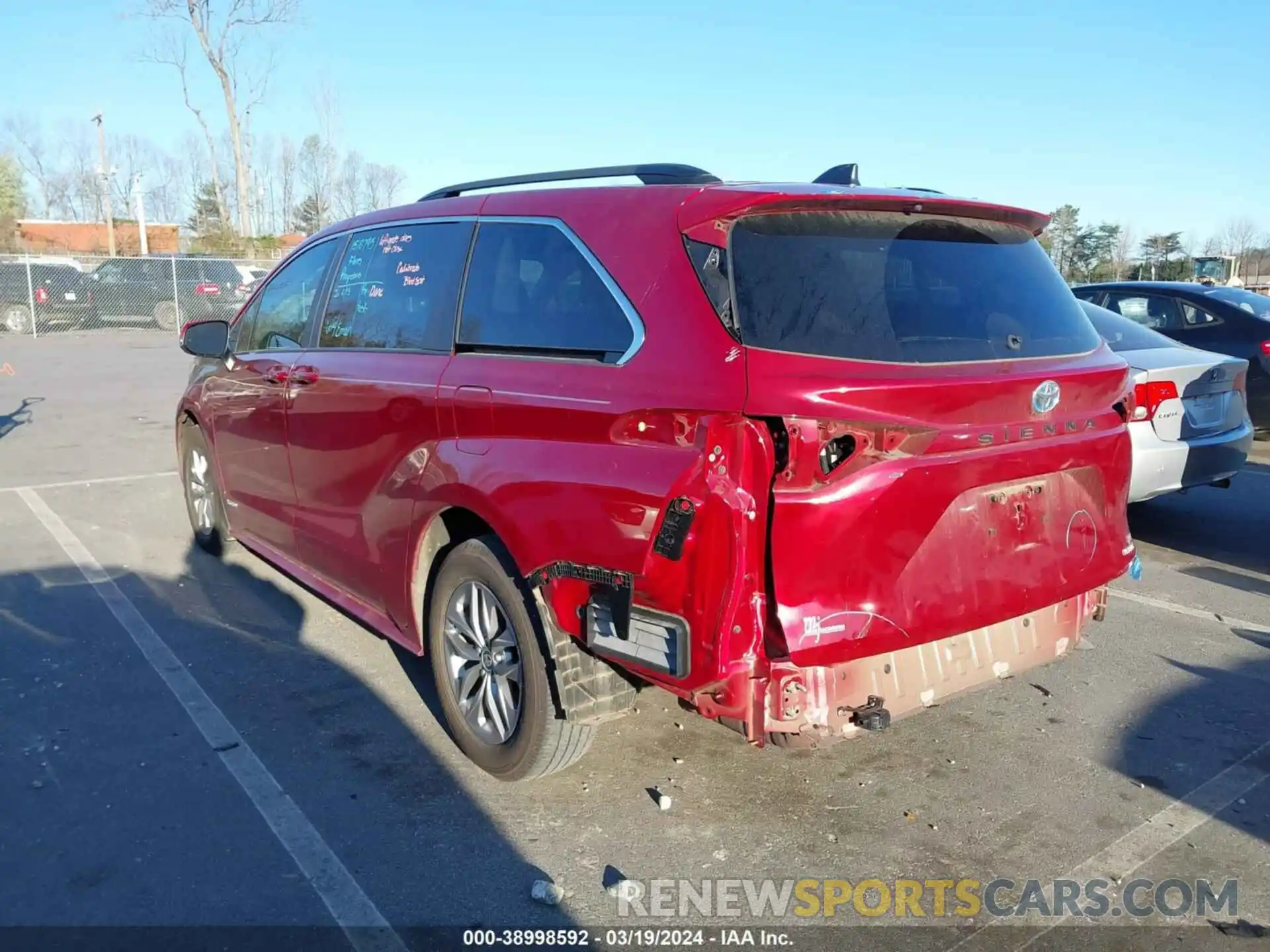 3 Photograph of a damaged car 5TDKRKEC9MS006329 TOYOTA SIENNA 2021