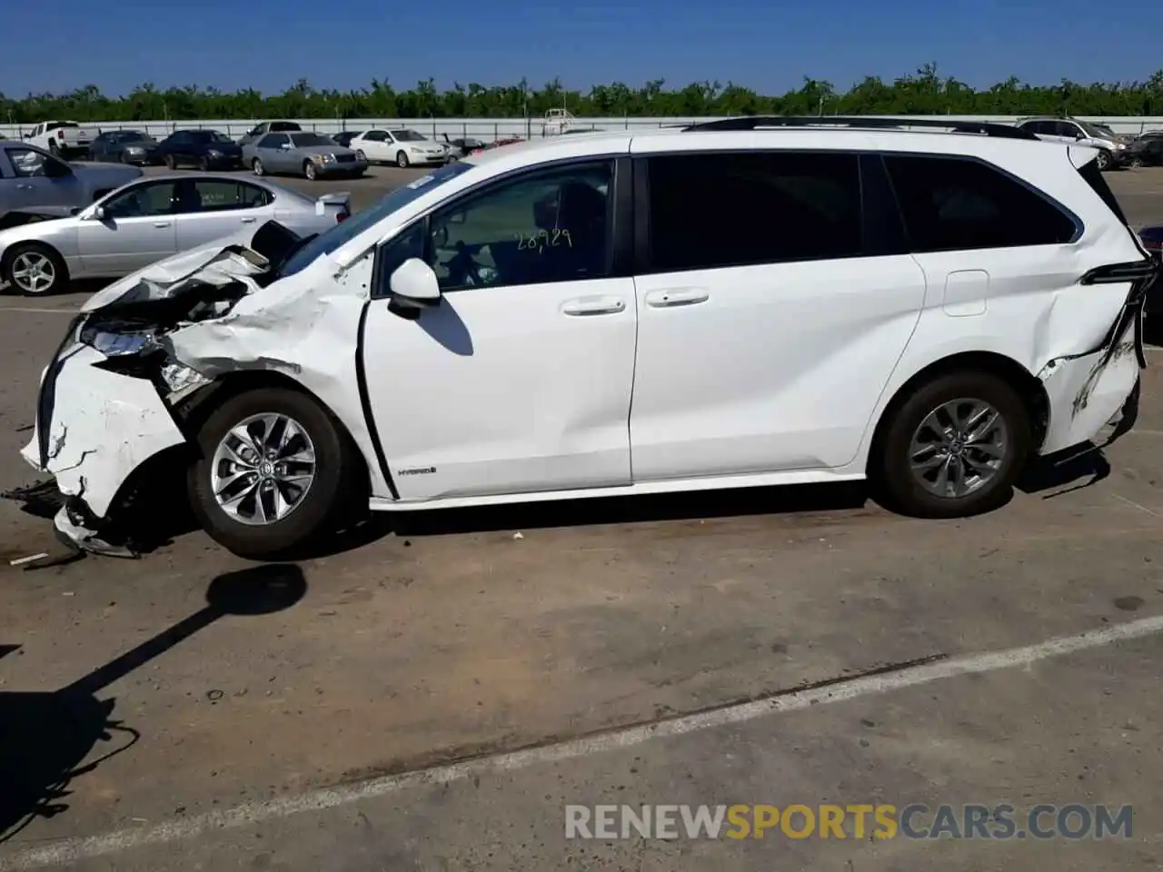 9 Photograph of a damaged car 5TDKRKEC9MS006492 TOYOTA SIENNA 2021