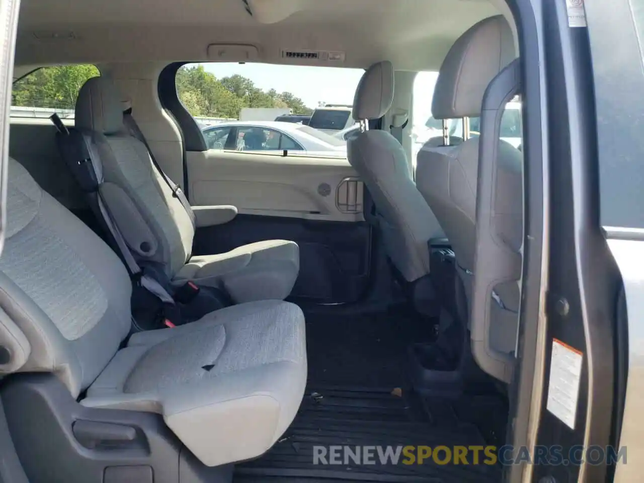 6 Photograph of a damaged car 5TDKRKEC9MS007559 TOYOTA SIENNA 2021